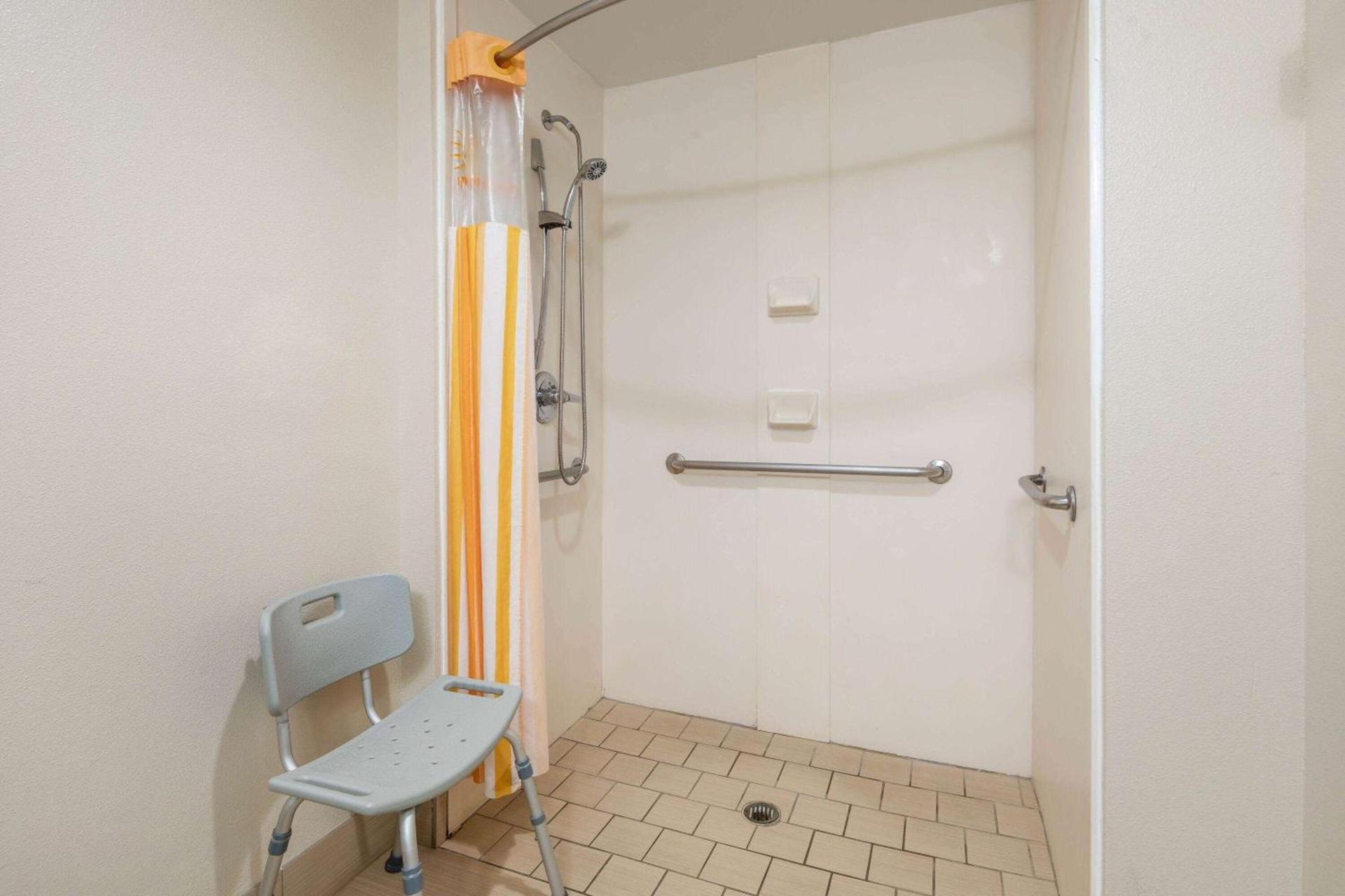 La Quinta by Wyndham LaGrange / I-85 photo 18