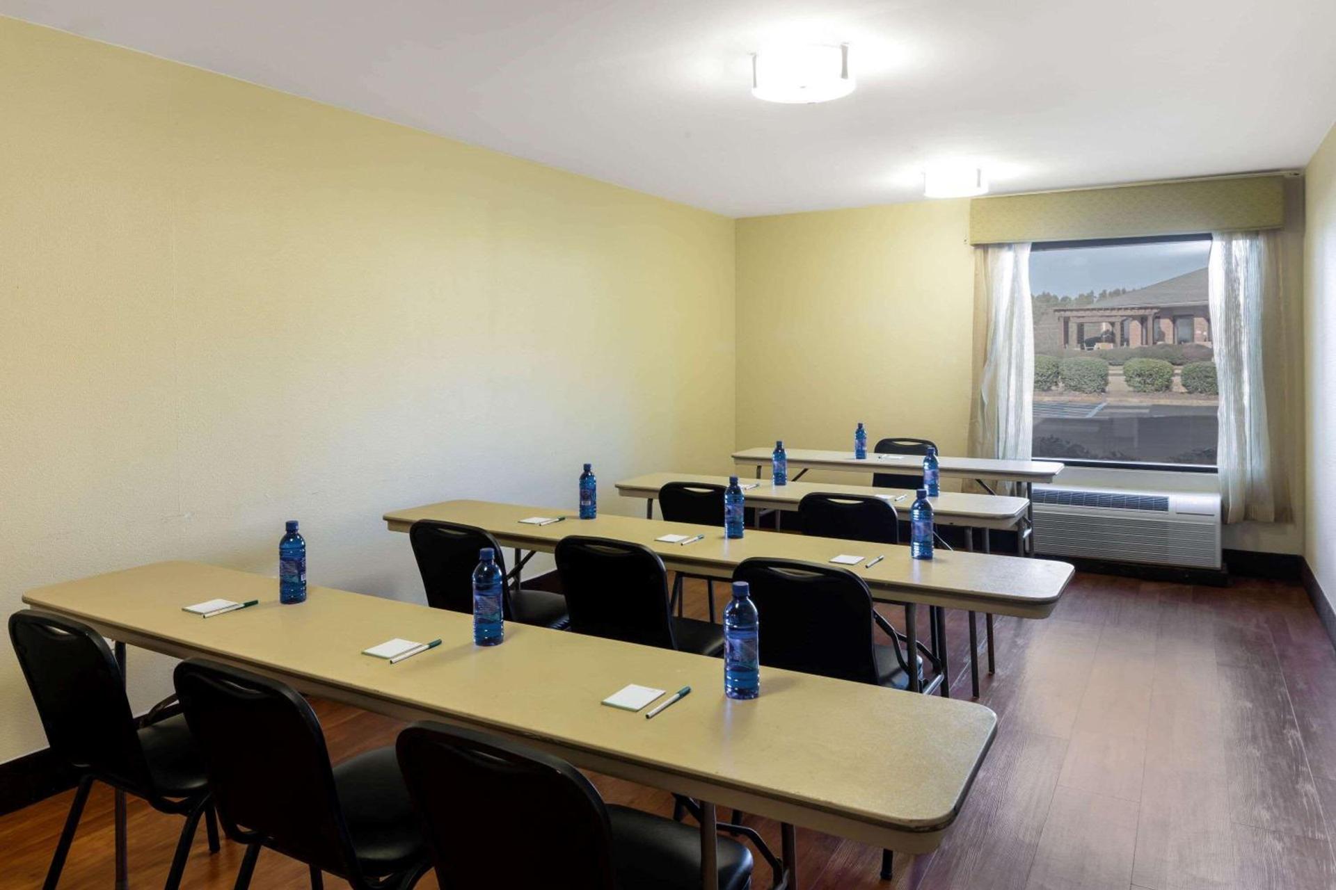 La Quinta by Wyndham LaGrange / I-85 photo 23