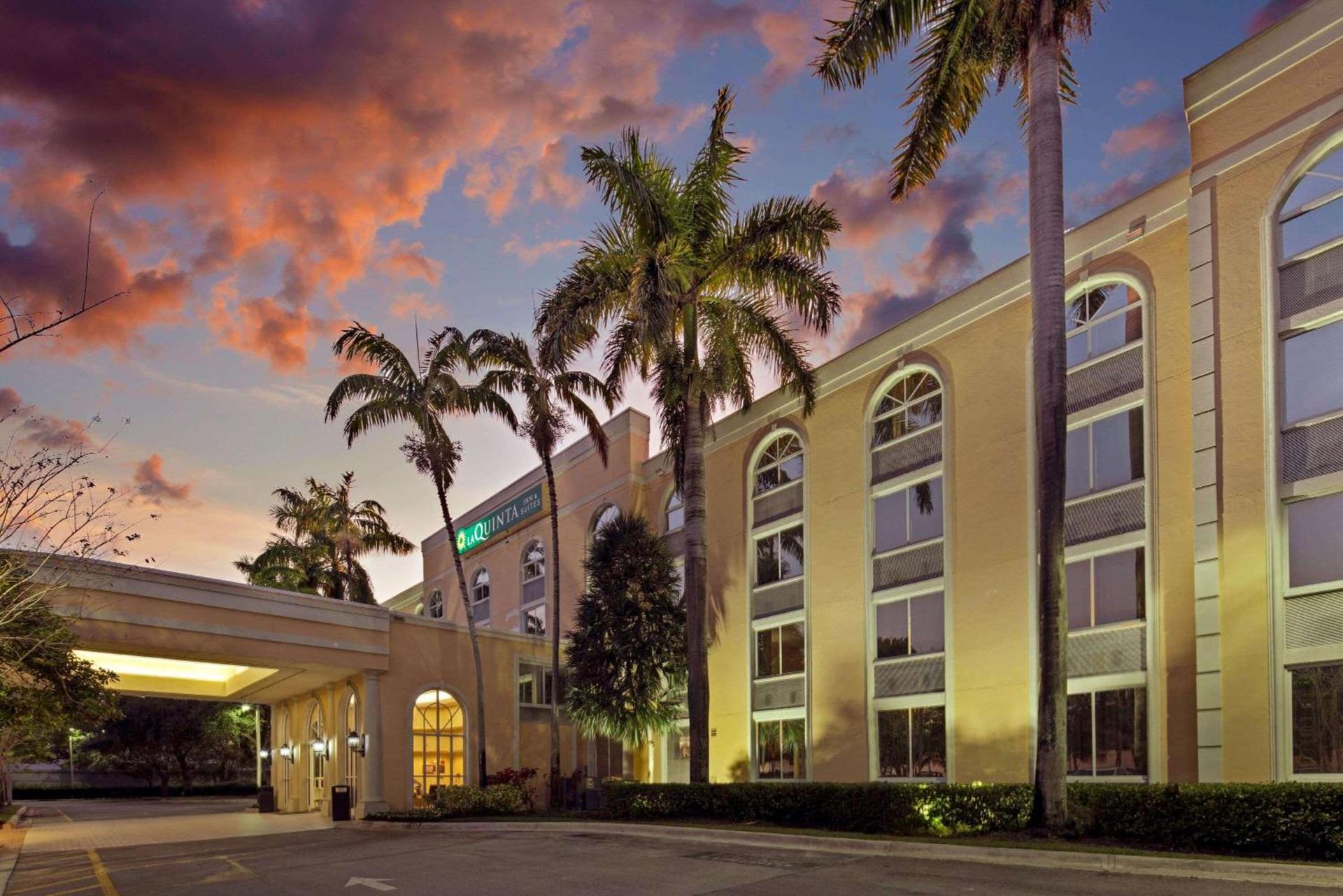 La Quinta Inn & Suites by Wyndham Sunrise — hotel in Sunrise