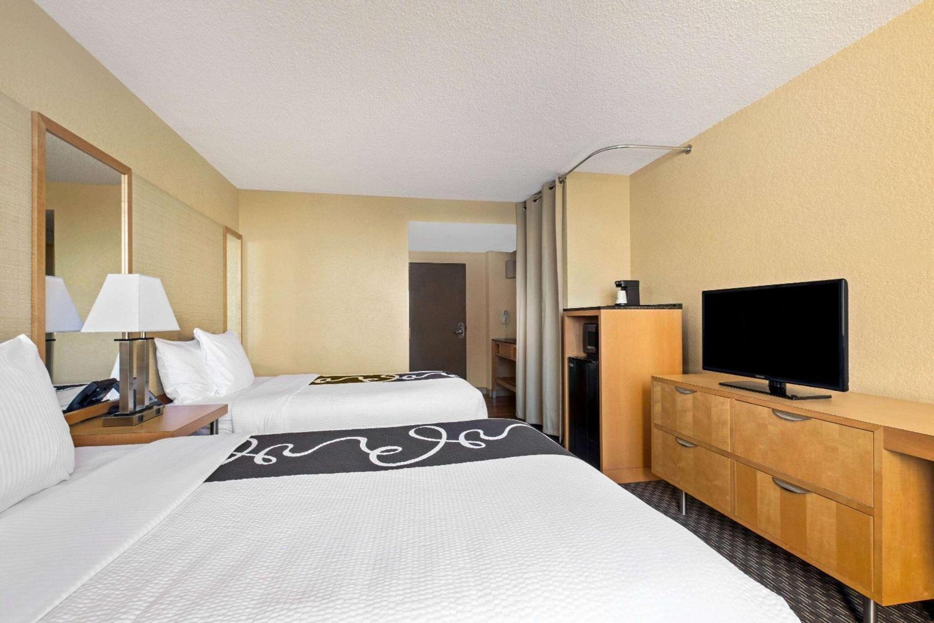 La Quinta Inn & Suites by Wyndham Sunrise photo 14