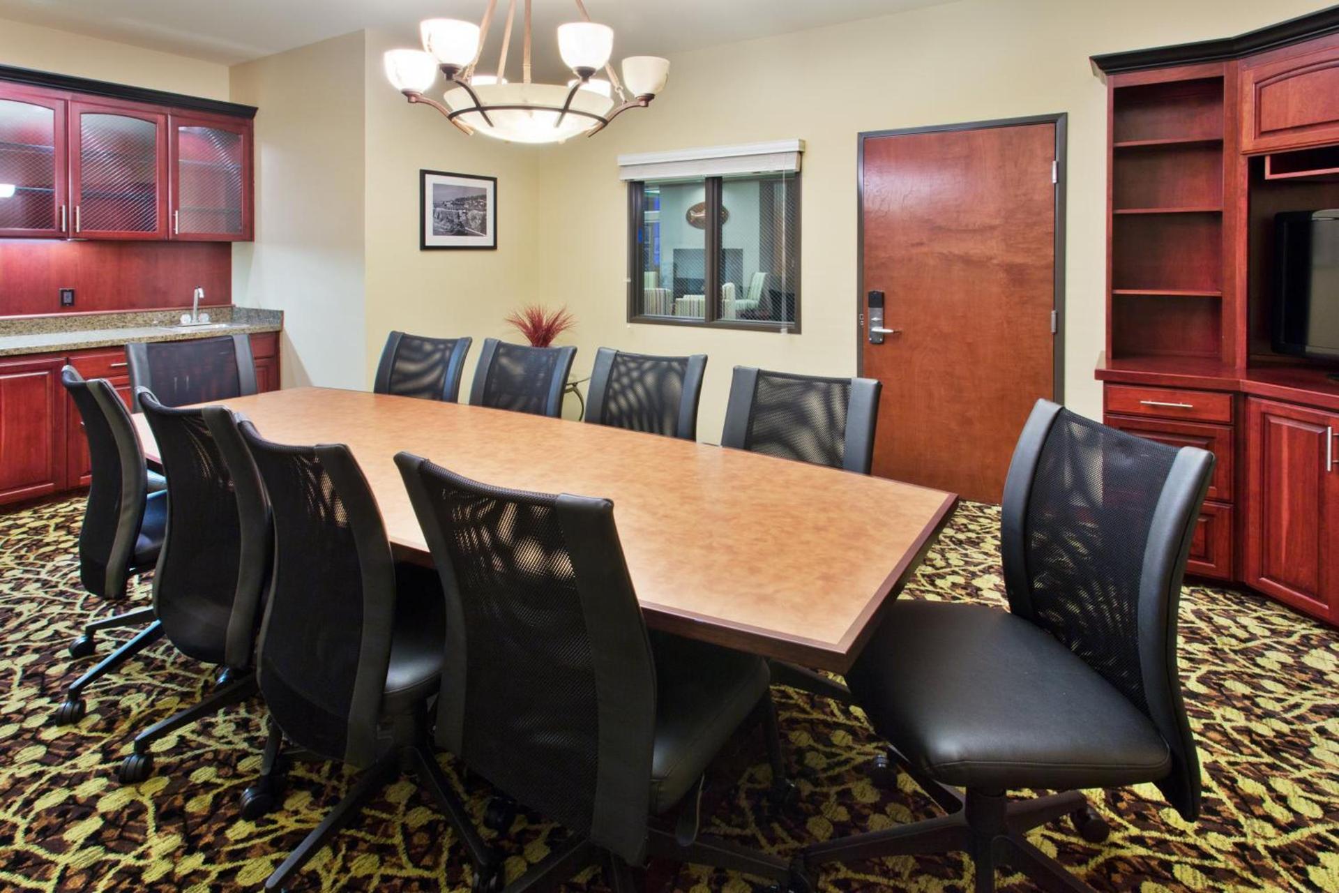 Holiday Inn Express Hotel & Suites Astoria by IHG photo 25