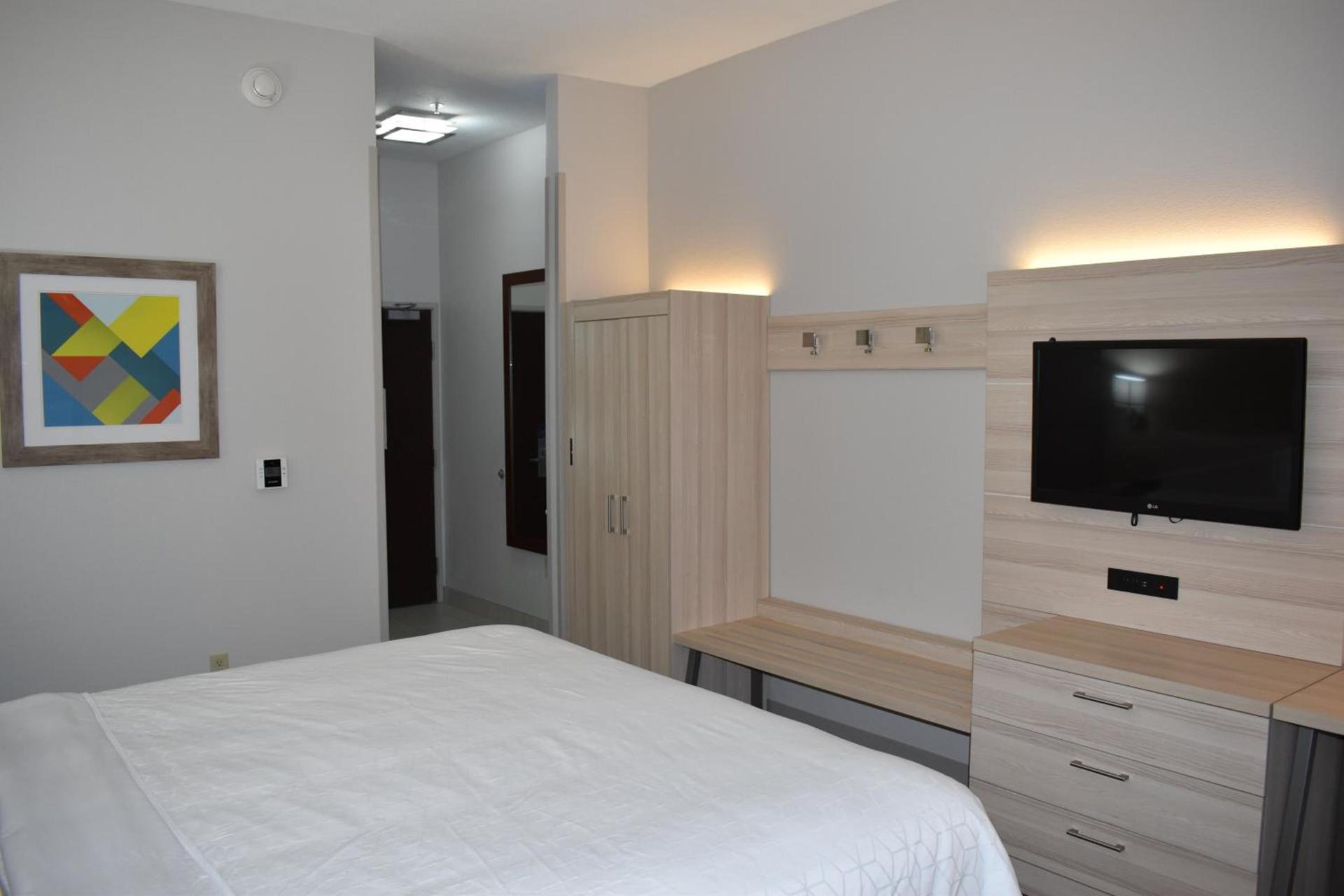 Holiday Inn Express Hotel & Suites McPherson by IHG photo 18