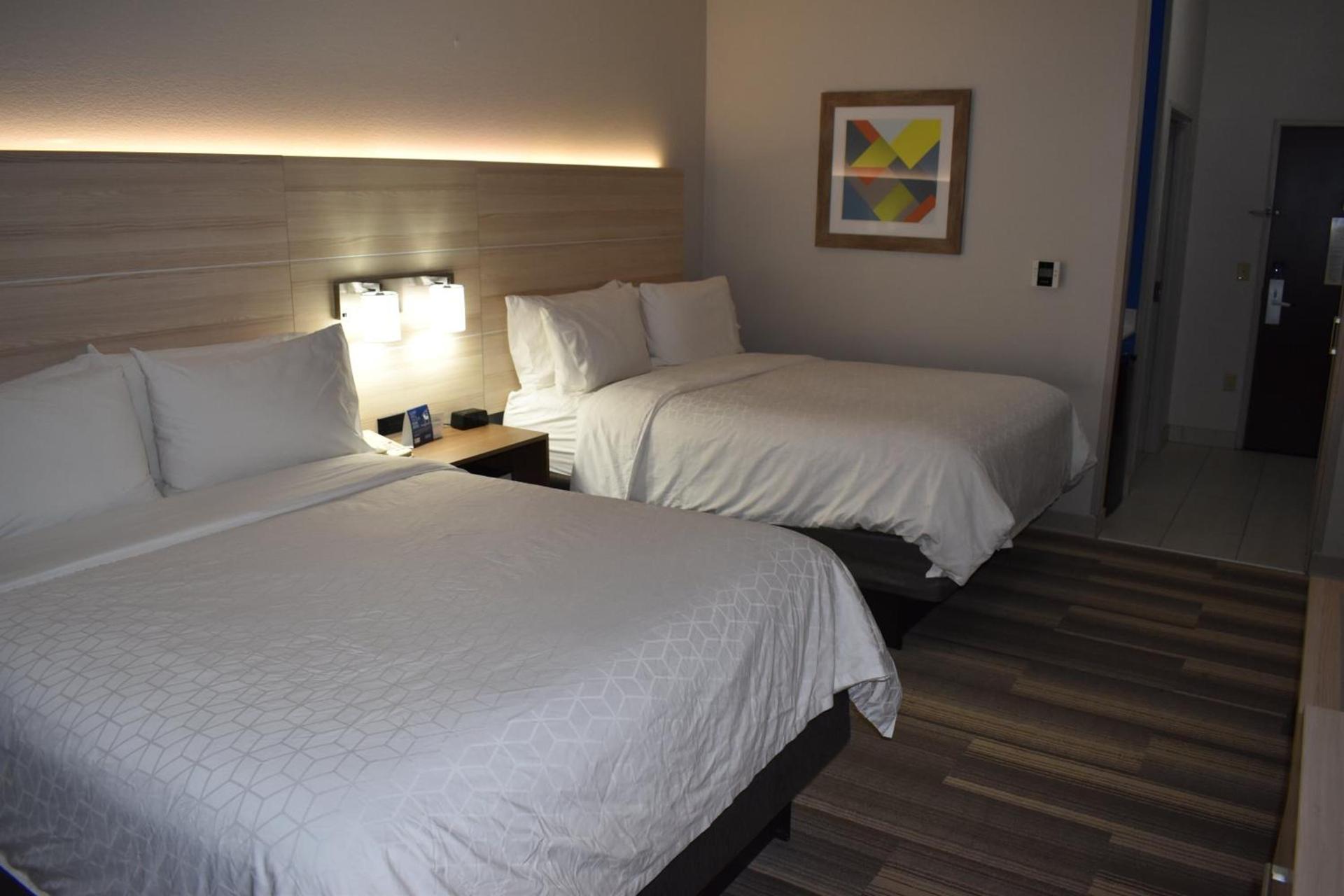 Holiday Inn Express Hotel & Suites McPherson by IHG photo 21