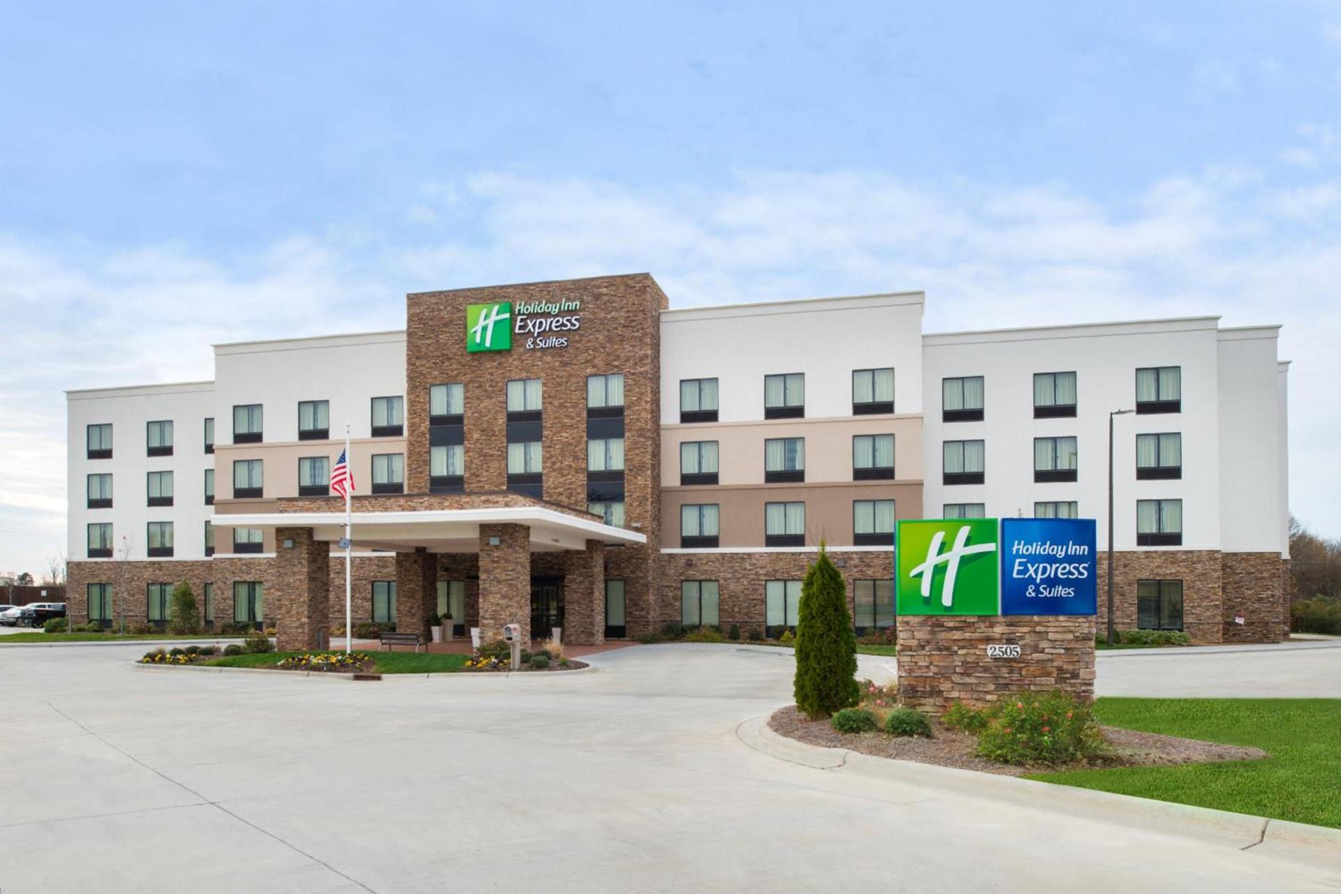 Holiday Inn Express & Suites Monroe by IHG — hotel in Monroe