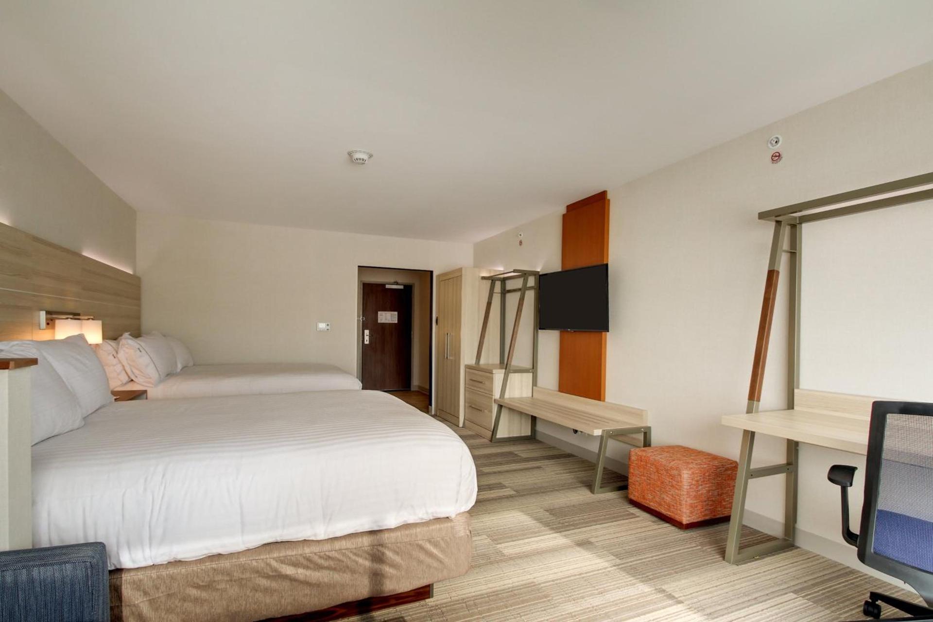 Holiday Inn Express & Suites Galesburg by IHG photo 66