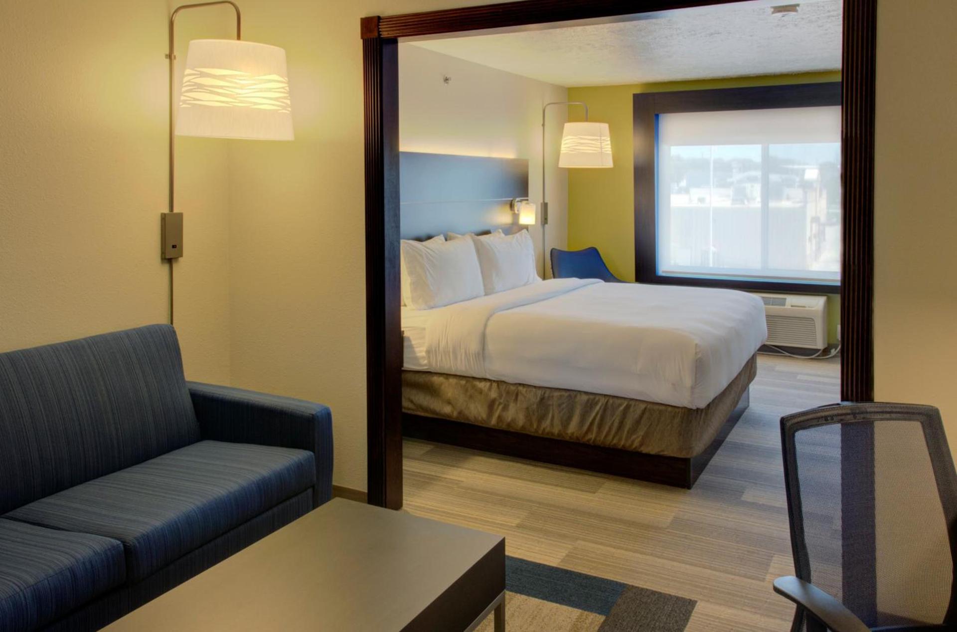 Holiday Inn Express & Suites Le Mars by IHG photo 23