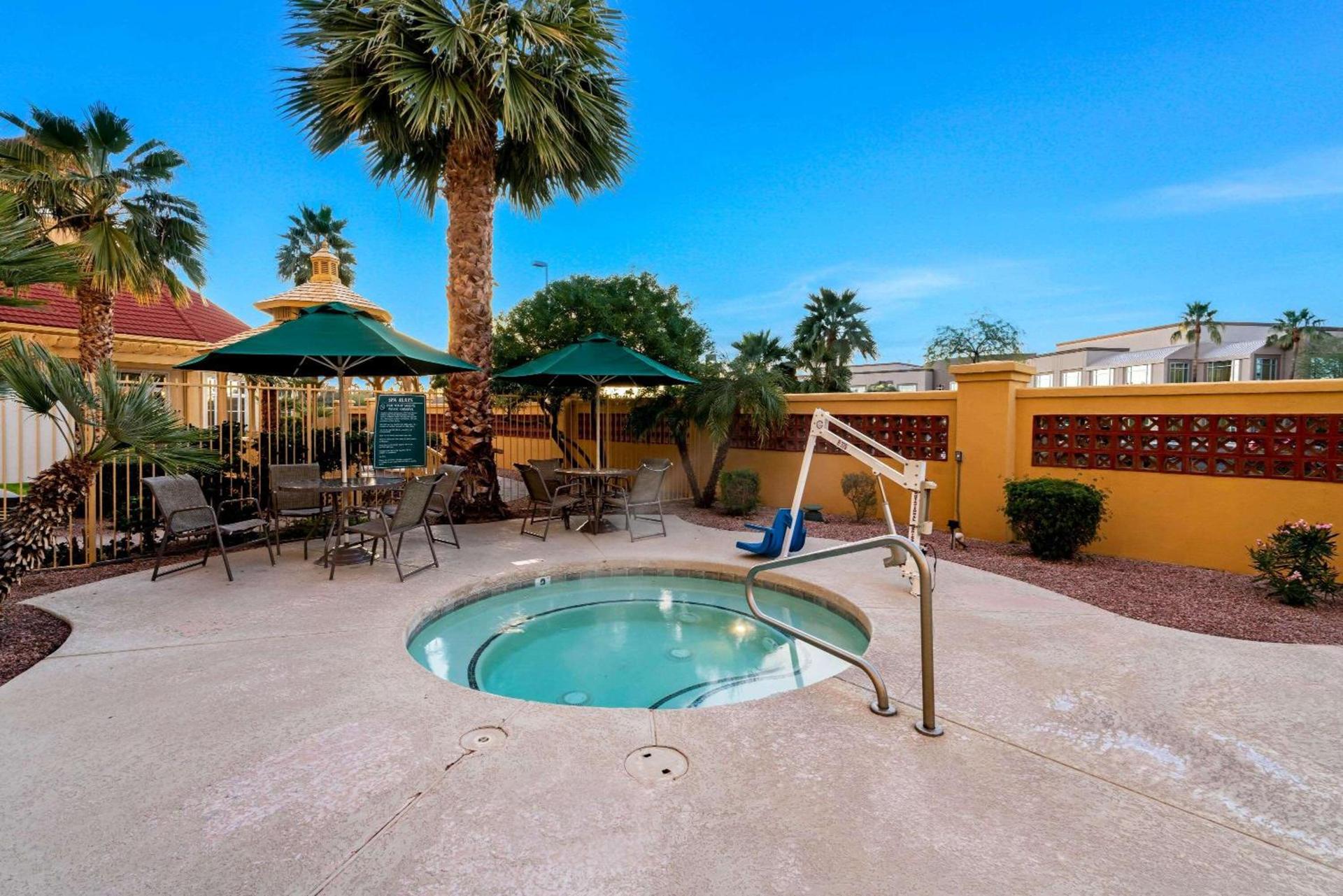 La Quinta Inn & Suites by Wyndham Mesa Superstition Springs photo 11