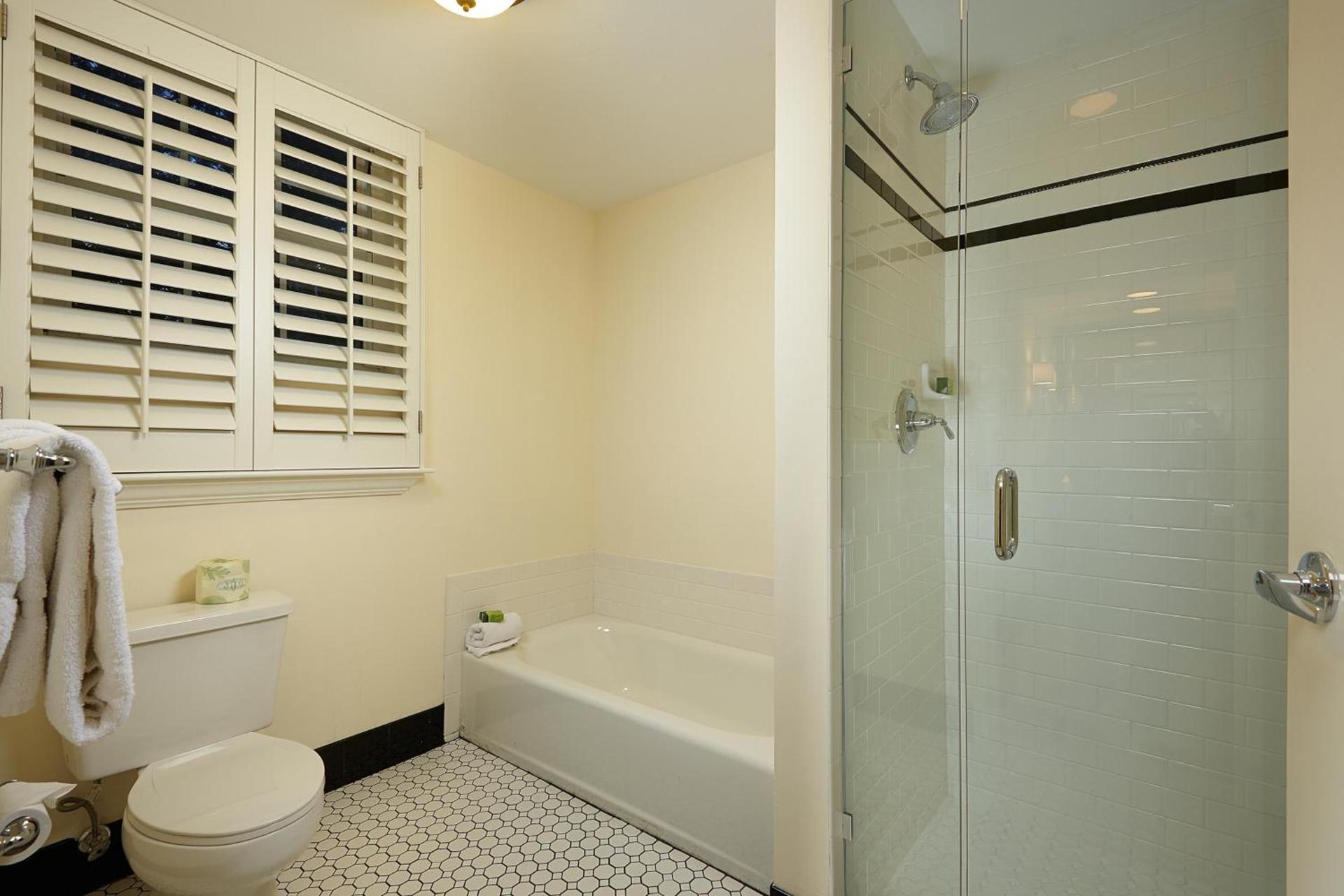 Inn at Pelican Bay photo 33