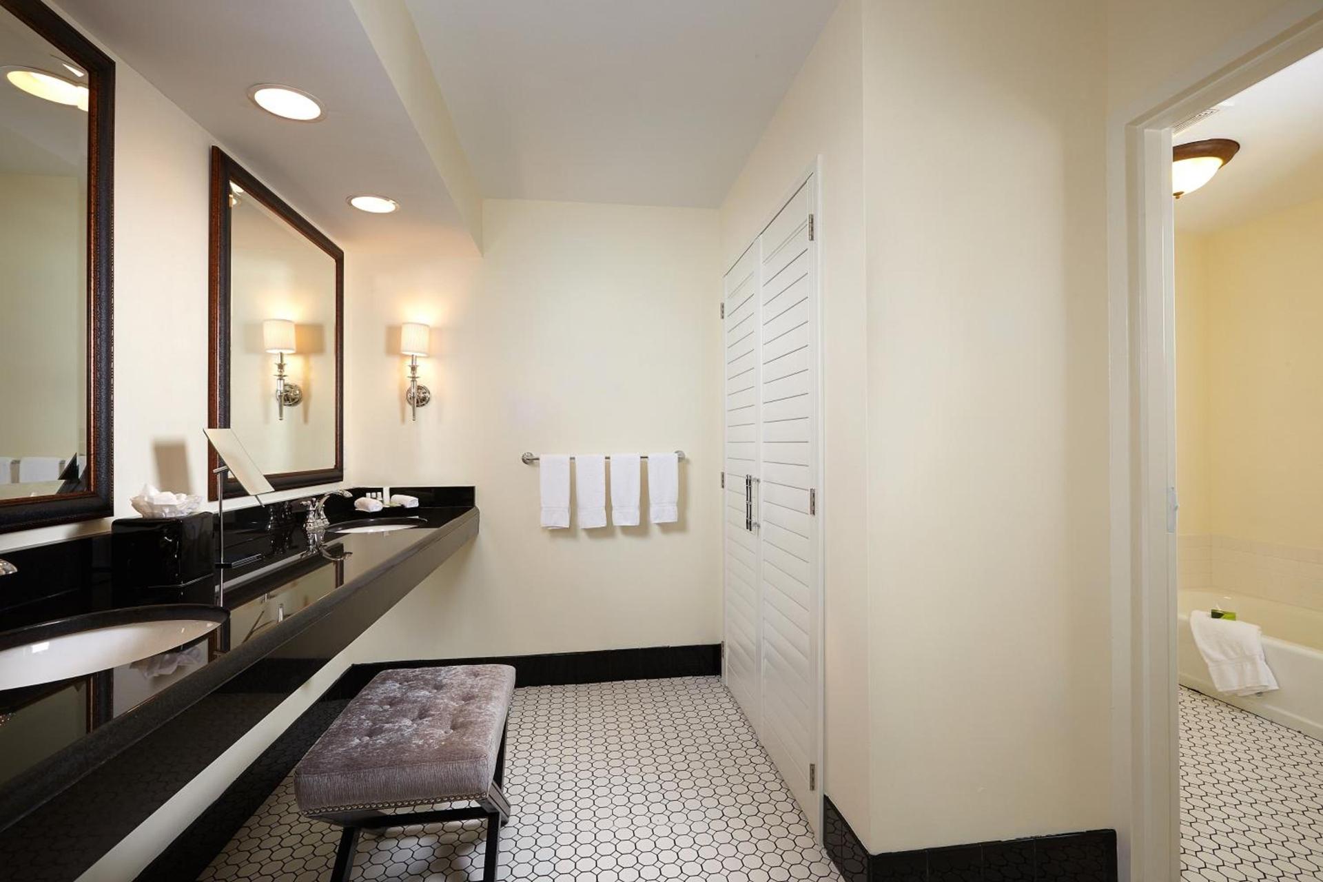 Inn at Pelican Bay photo 31