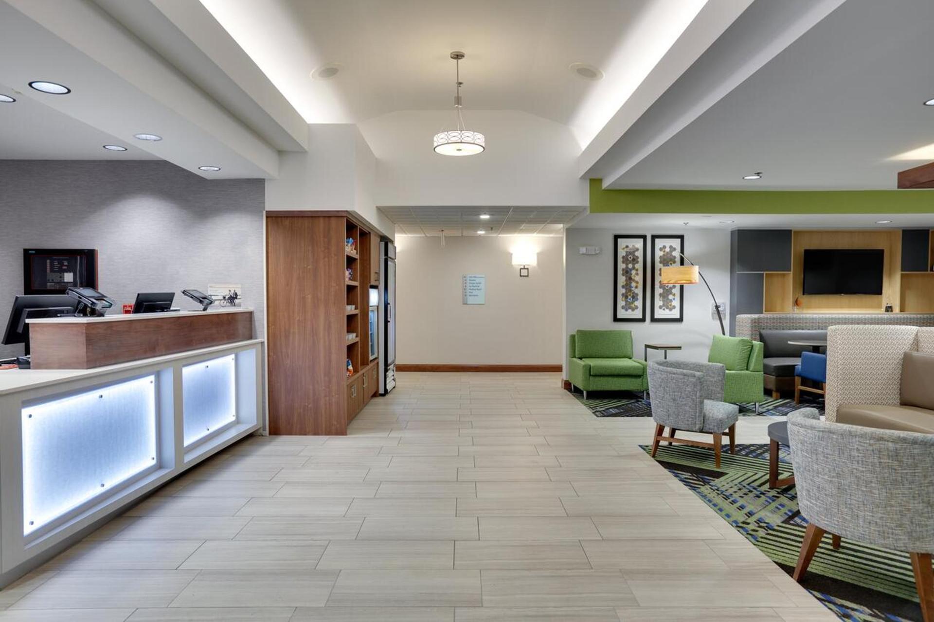 Holiday Inn Express & Suites Mitchell by IHG photo 6