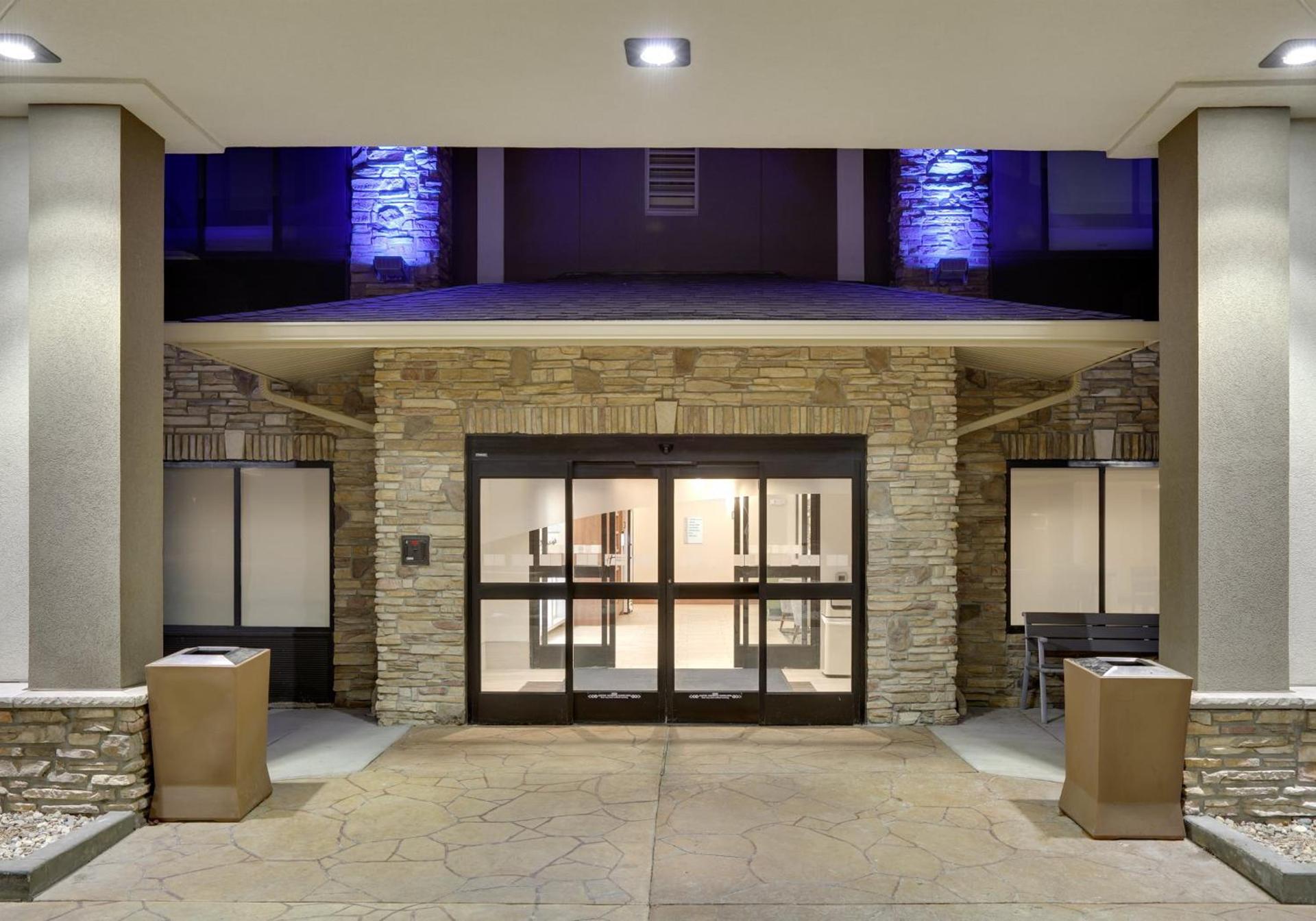 Holiday Inn Express & Suites Mitchell by IHG photo 8