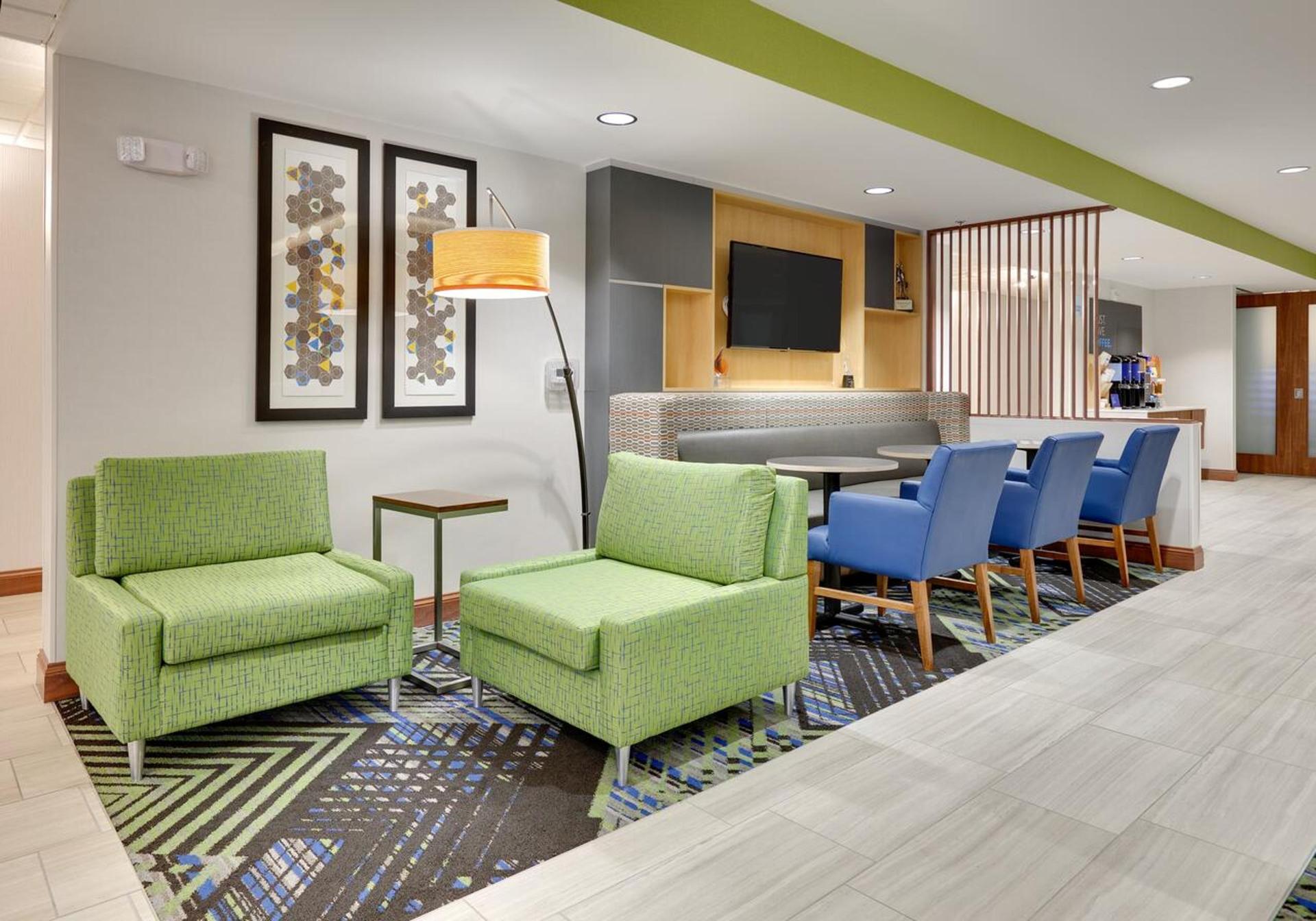 Holiday Inn Express & Suites Mitchell by IHG photo 12