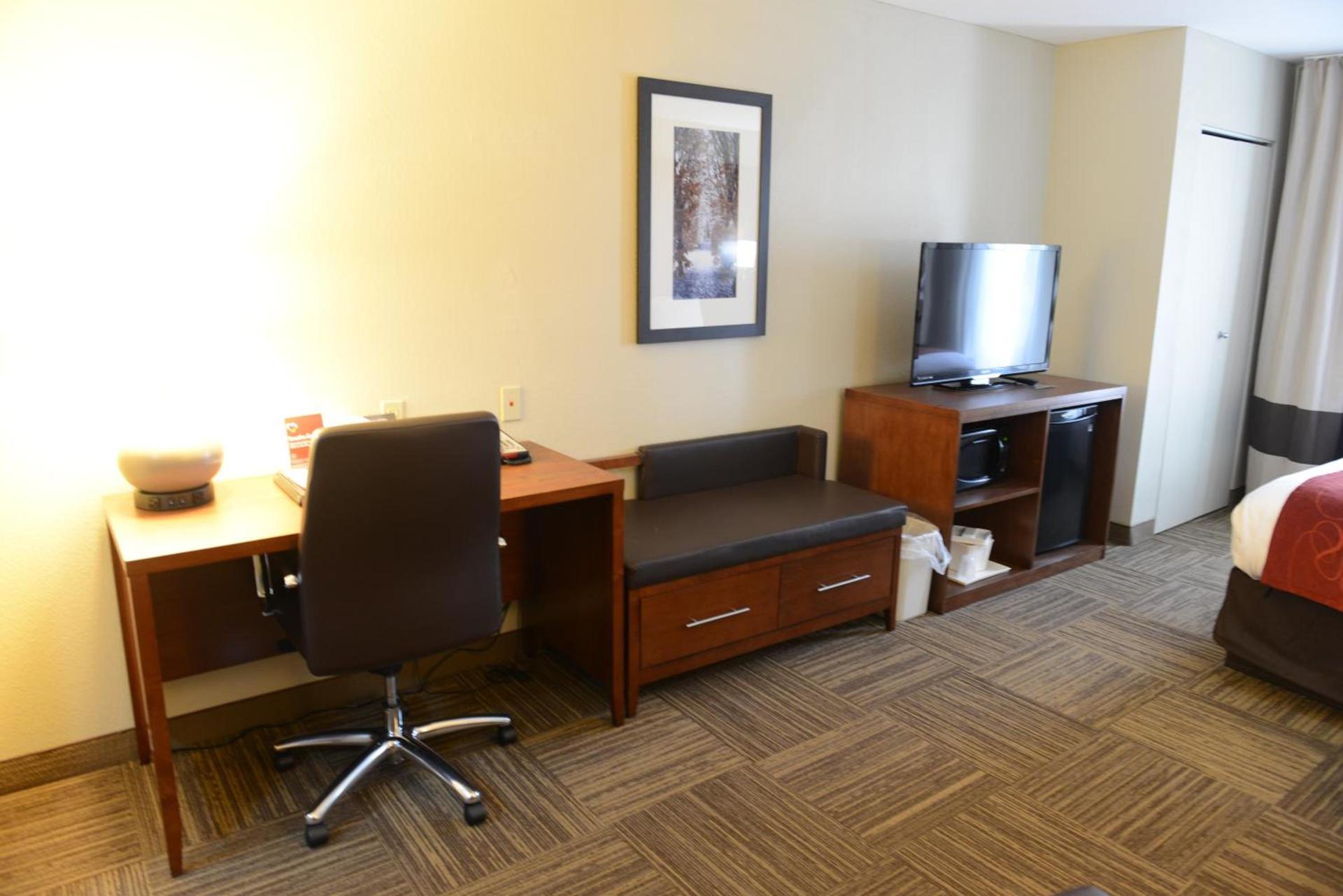 Comfort Suites Urbana Champaign, University Area photo 43