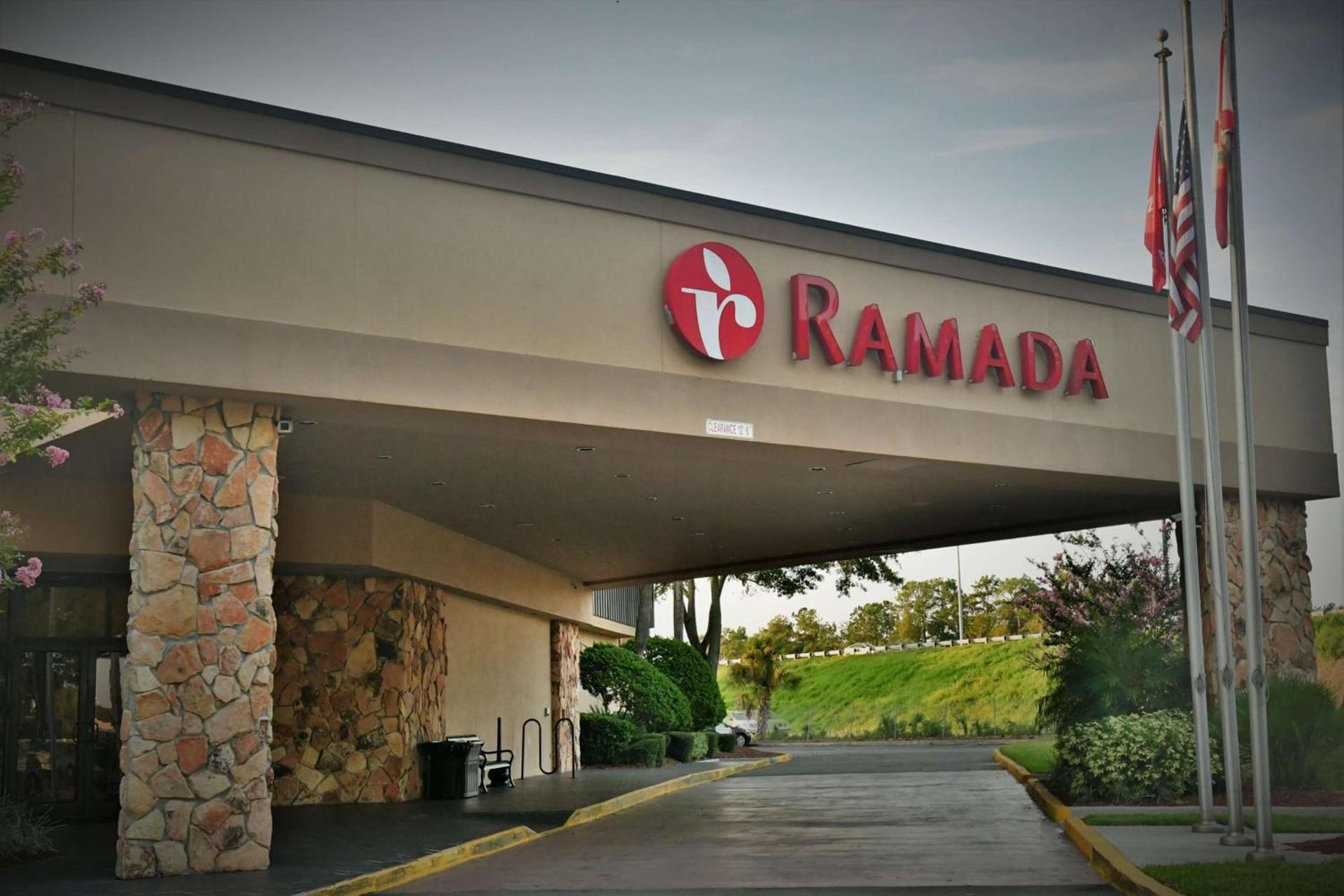 Ramada by Wyndham Jacksonville Hotel & Conference Center photo 2