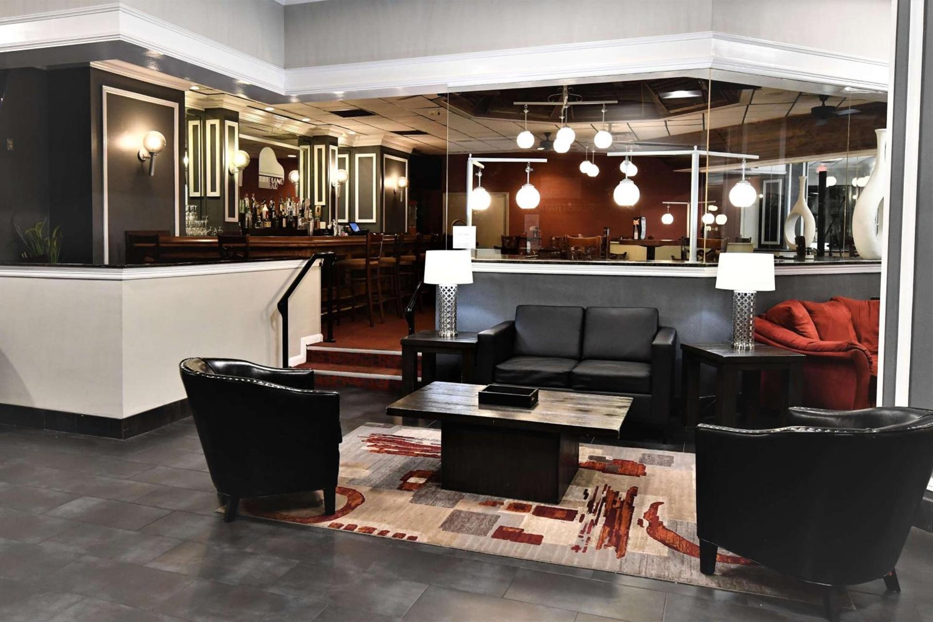 Ramada by Wyndham Jacksonville Hotel & Conference Center photo 4