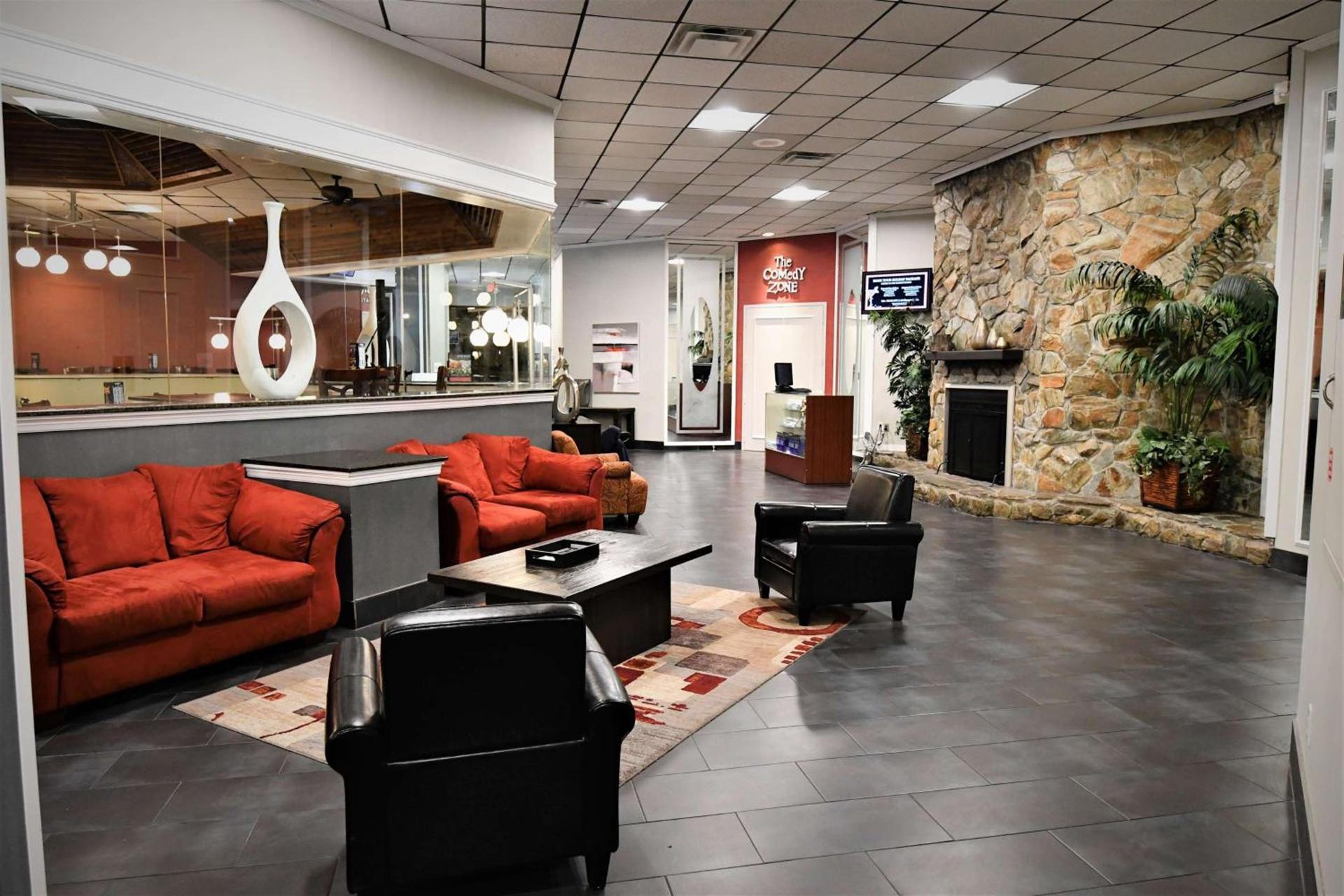 Ramada by Wyndham Jacksonville Hotel & Conference Center photo 3