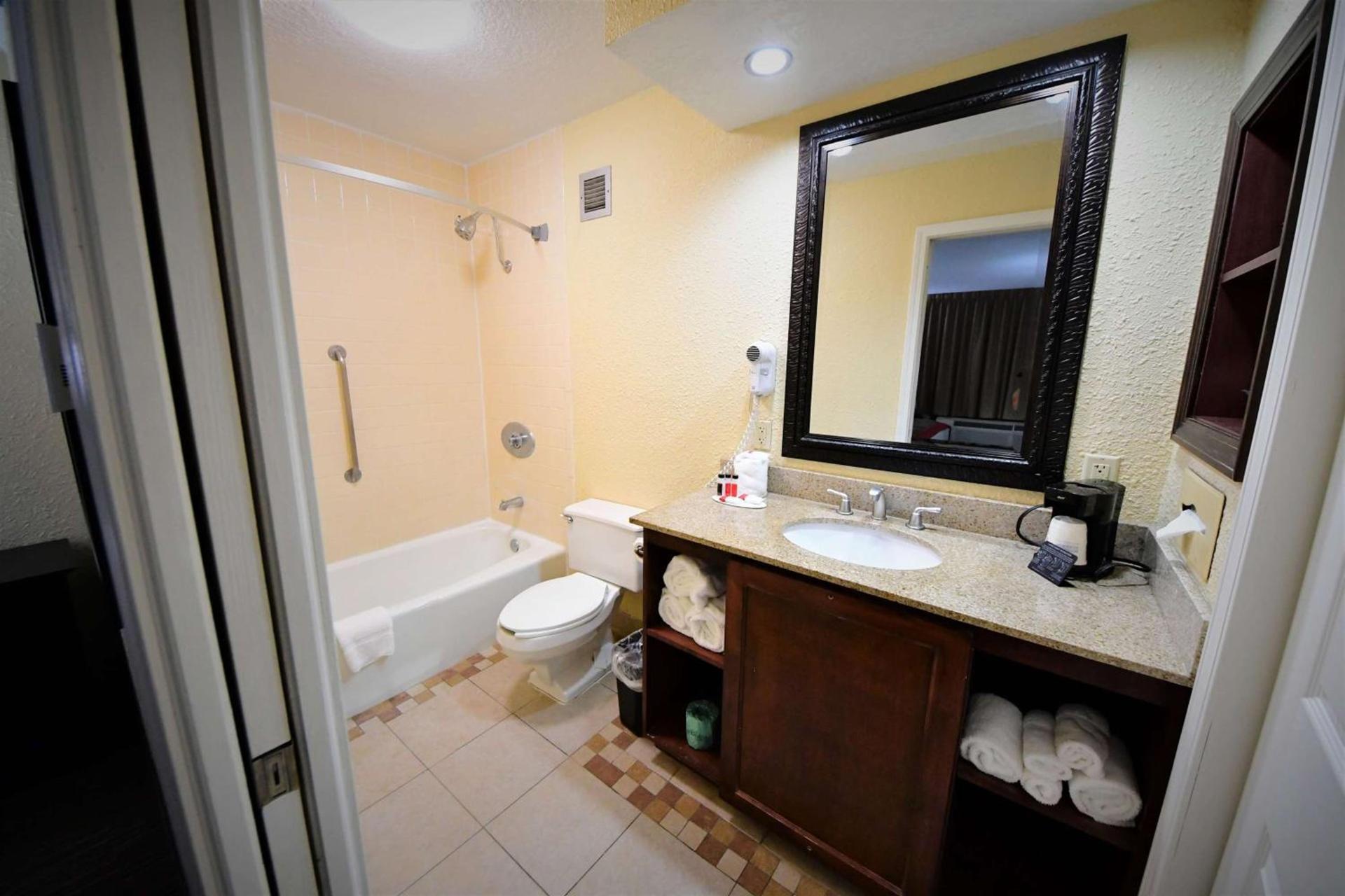 Ramada by Wyndham Jacksonville Hotel & Conference Center photo 22