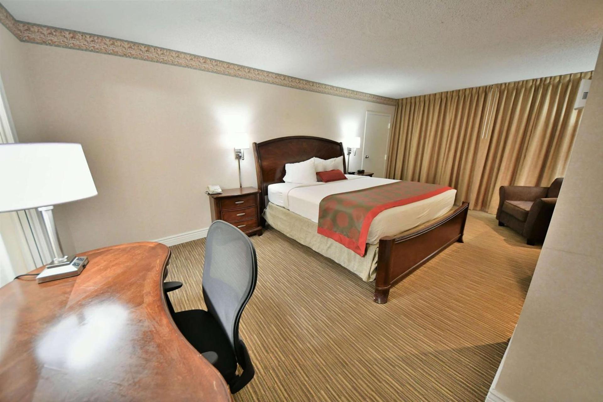 Ramada by Wyndham Jacksonville Hotel & Conference Center photo 26