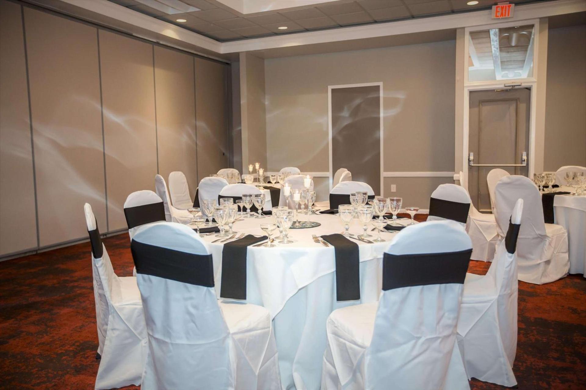 Ramada by Wyndham Jacksonville Hotel & Conference Center photo 31