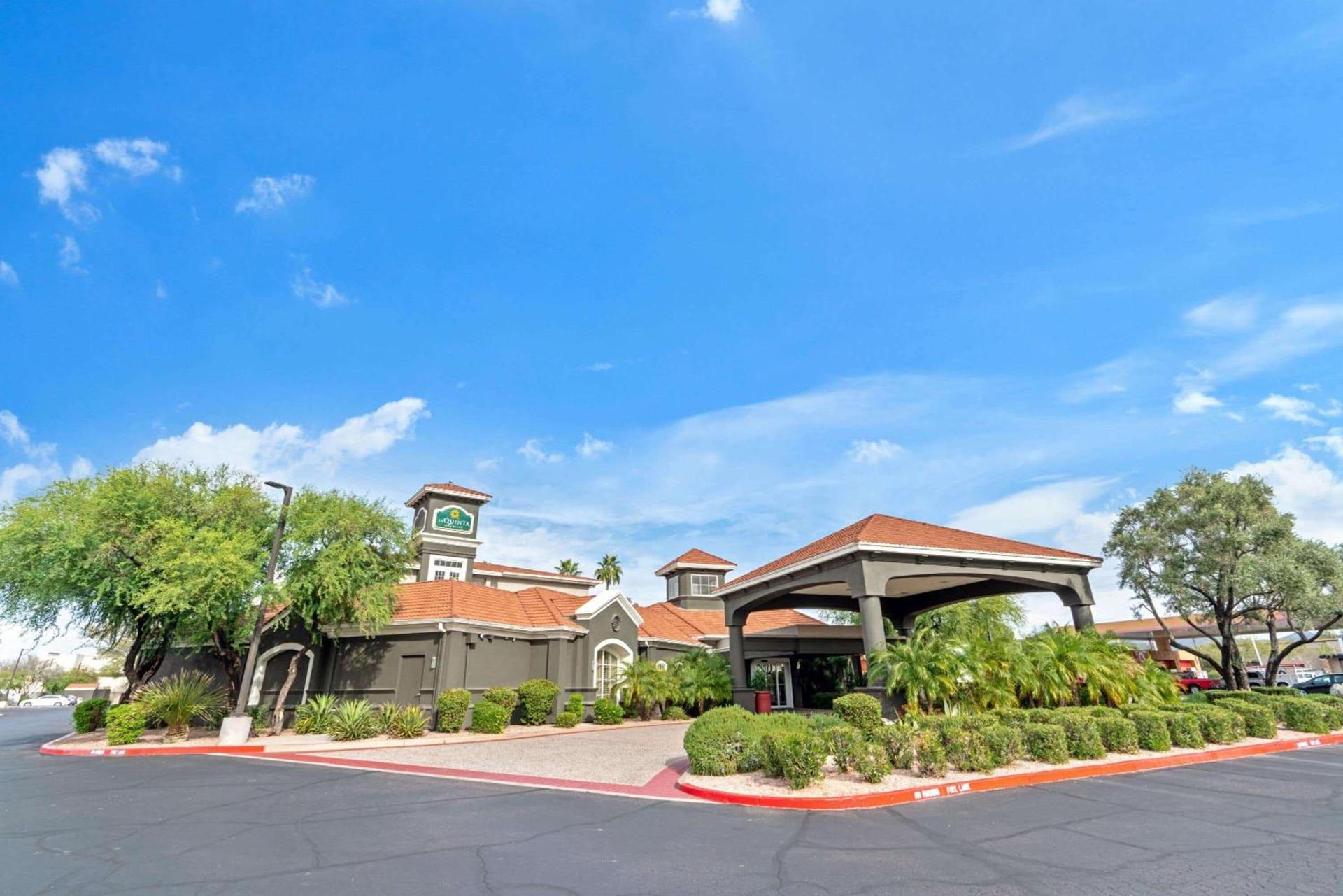 La Quinta Inn & Suites by Wyndham Phoenix Scottsdale photo 3