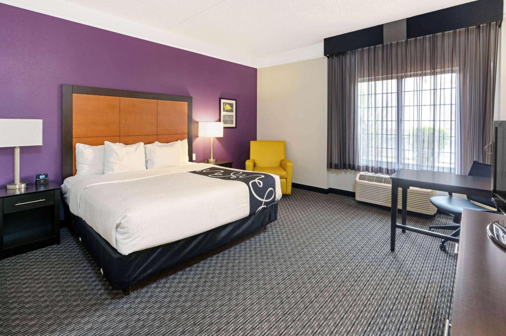 La Quinta Inn & Suites by Wyndham Phoenix Scottsdale photo 19