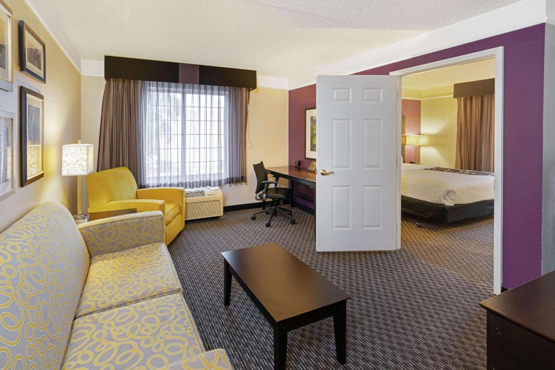 La Quinta Inn & Suites by Wyndham Phoenix Scottsdale photo 30