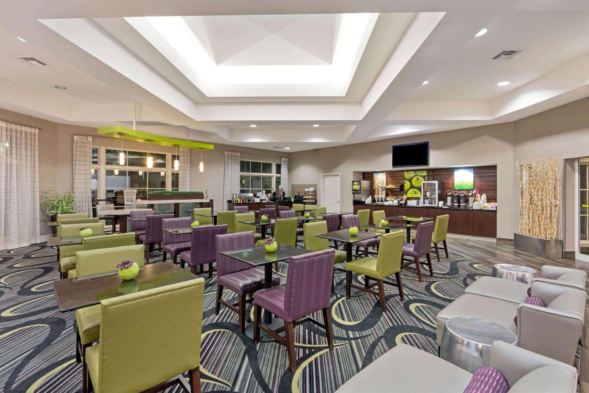 La Quinta Inn & Suites by Wyndham Phoenix Scottsdale photo 38