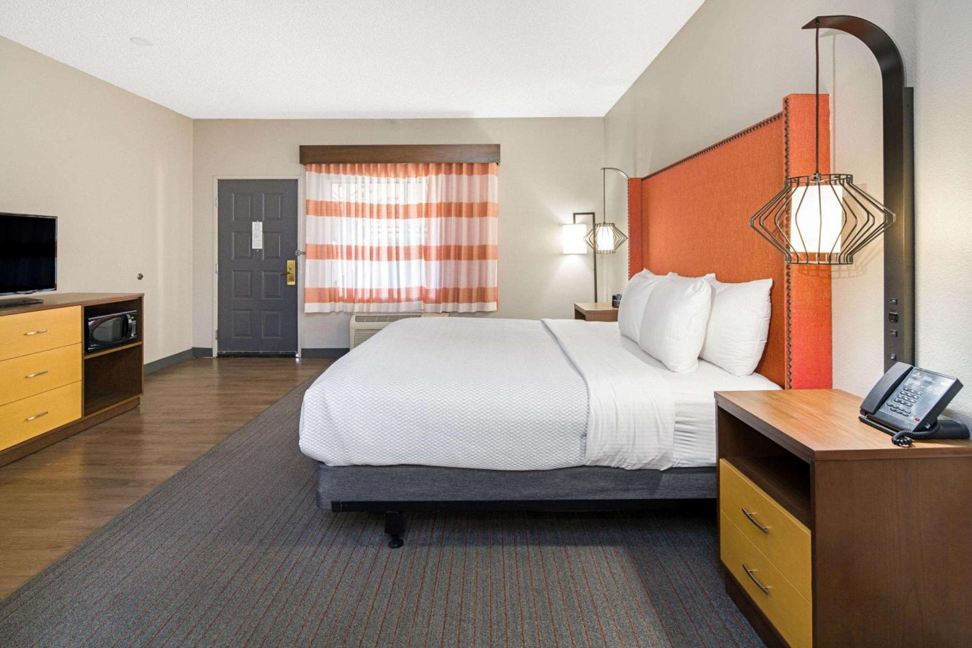 La Quinta by Wyndham Orange County Airport photo 16
