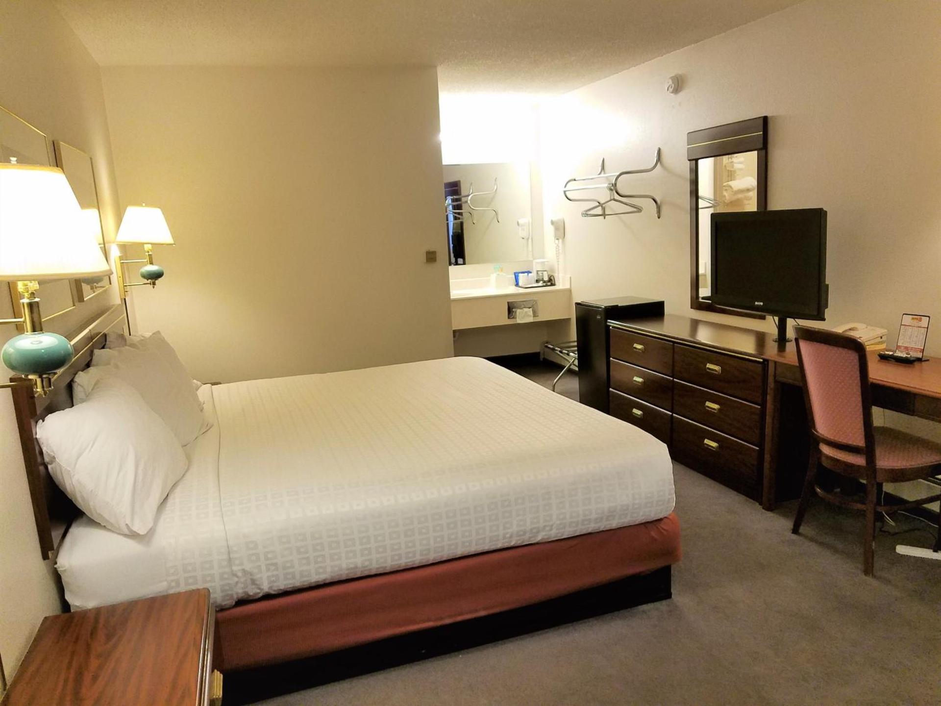 Motel 8 Laramie photo 14