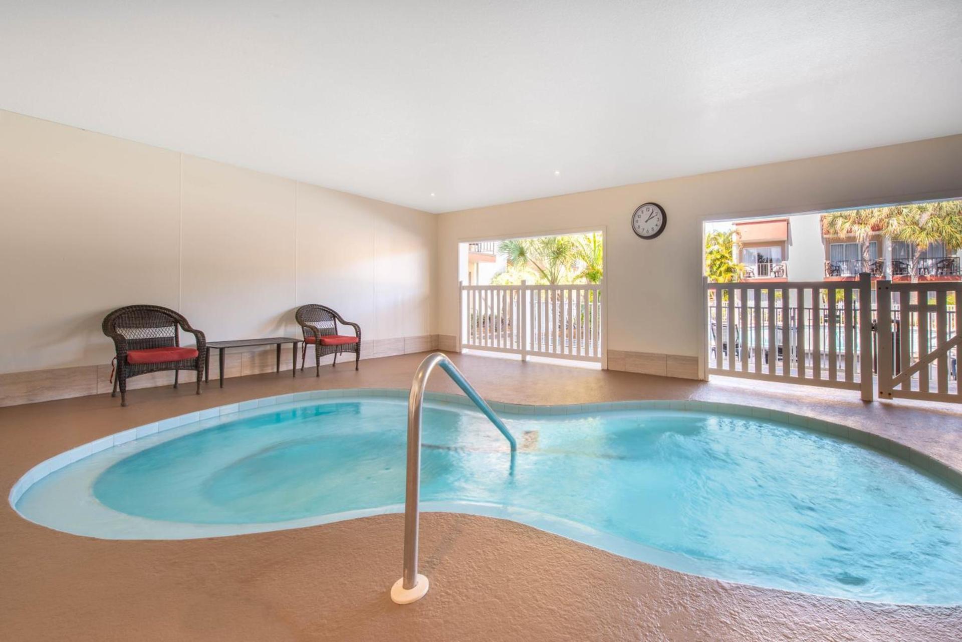 La Quinta by Wyndham Clearwater Central photo 3