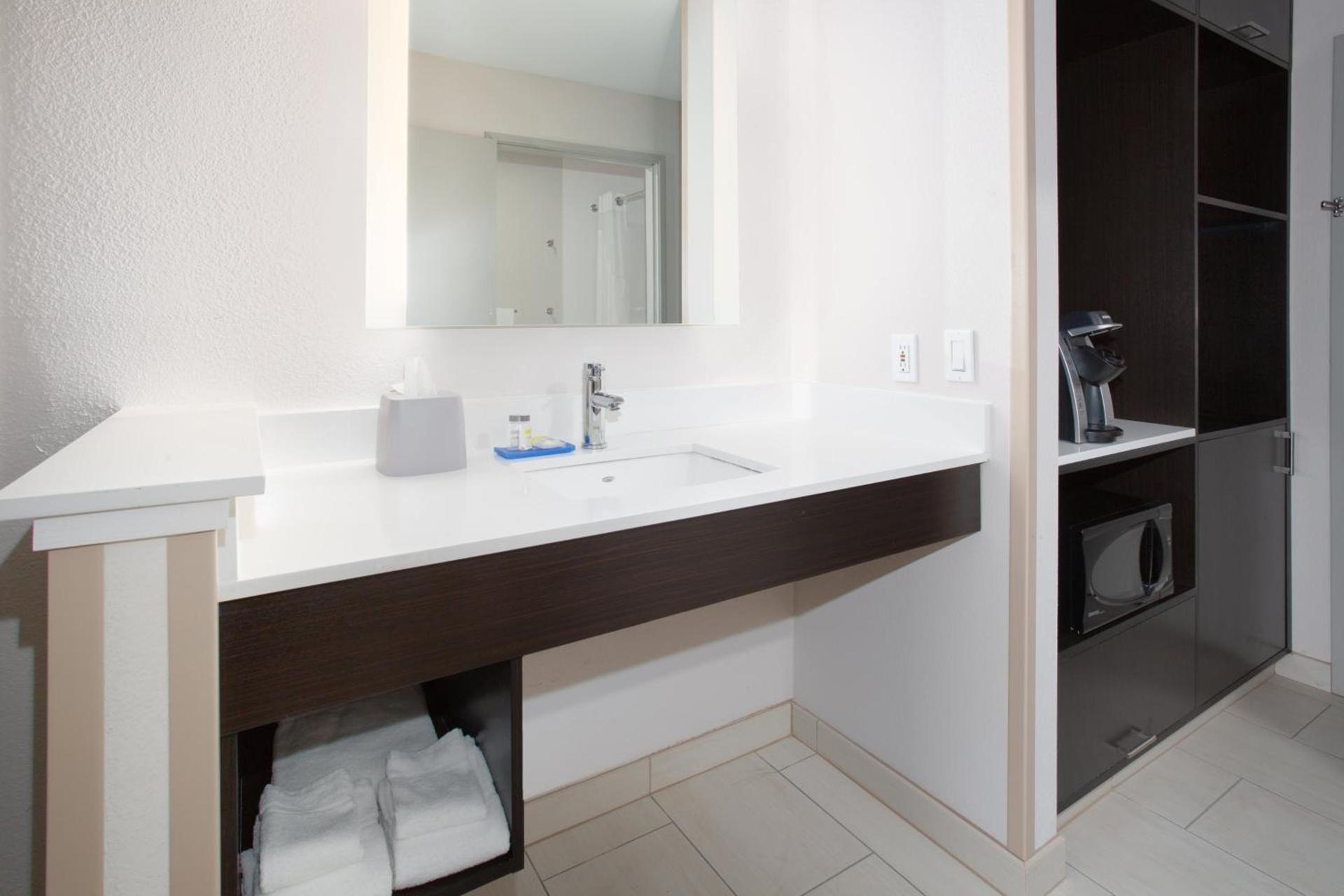 Holiday Inn Express & Suites Lincoln City by IHG photo 43