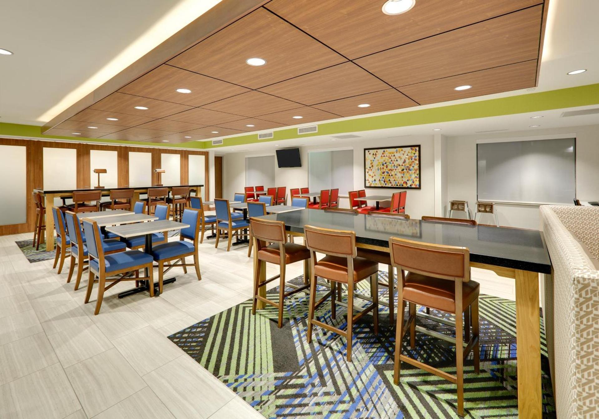 Holiday Inn Express & Suites Mitchell by IHG photo 14