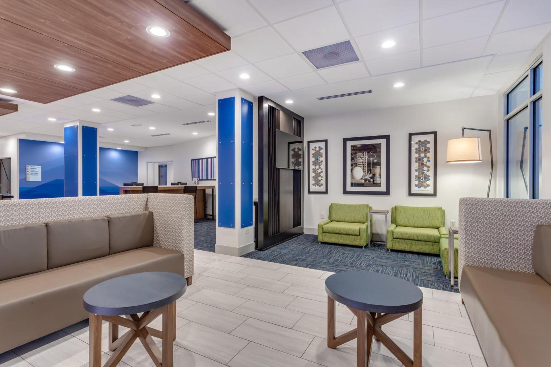 Holiday Inn Express & Suites Hammond by IHG photo 11