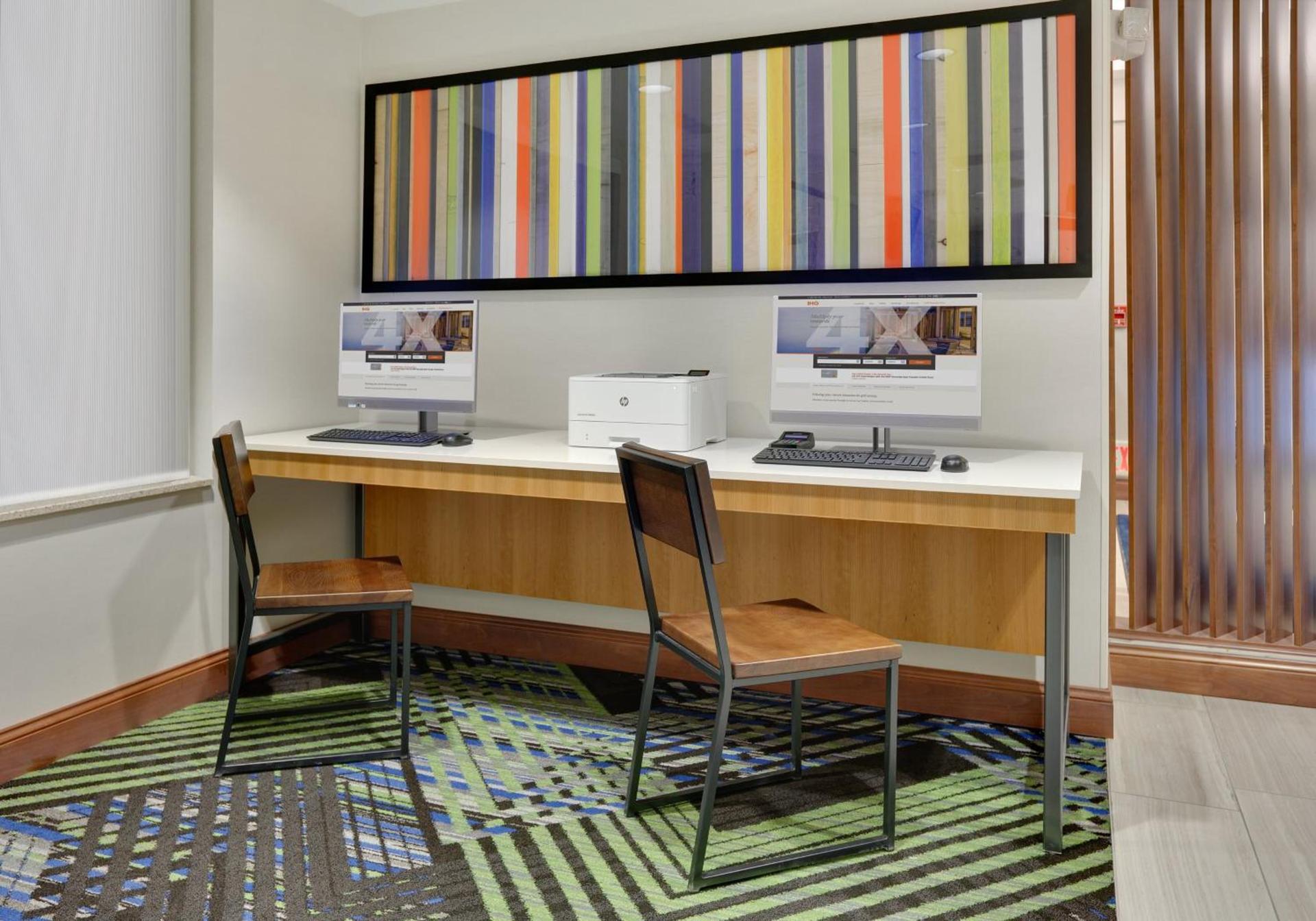 Holiday Inn Express & Suites Mitchell by IHG photo 7