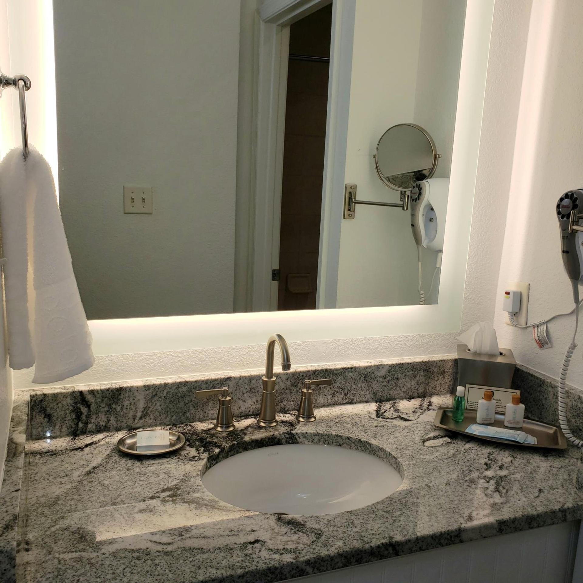 Avenue Inn & Spa photo 99