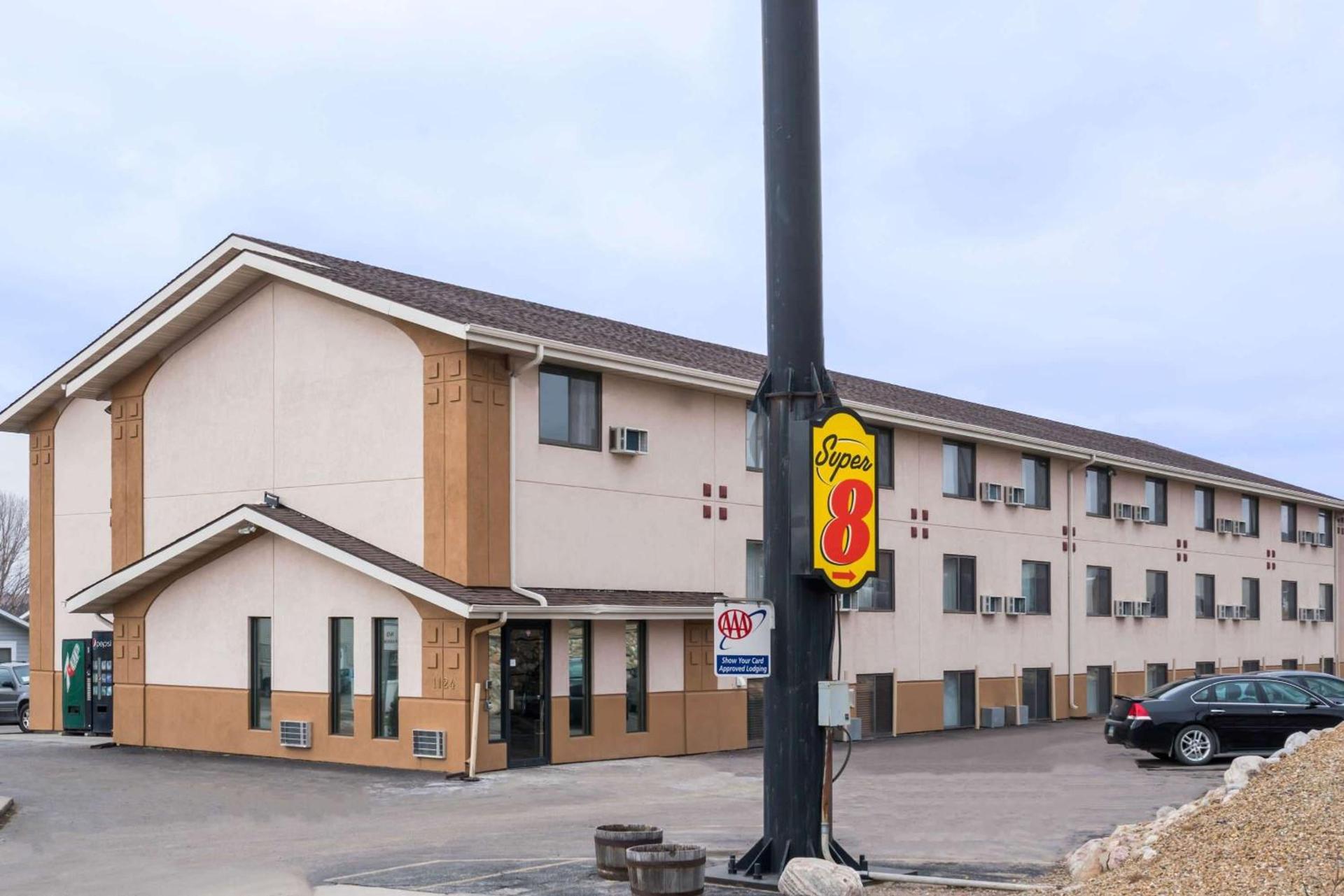Super 8 by Wyndham Bismarck photo 1