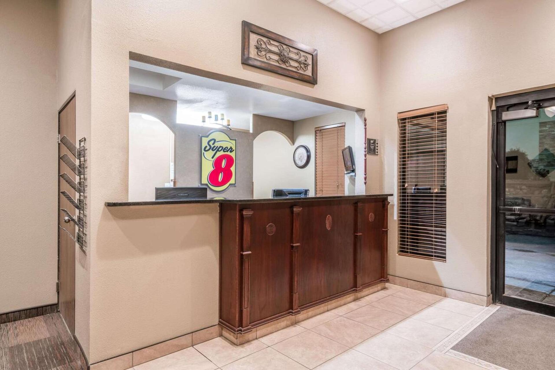 Super 8 by Wyndham Bismarck photo 3