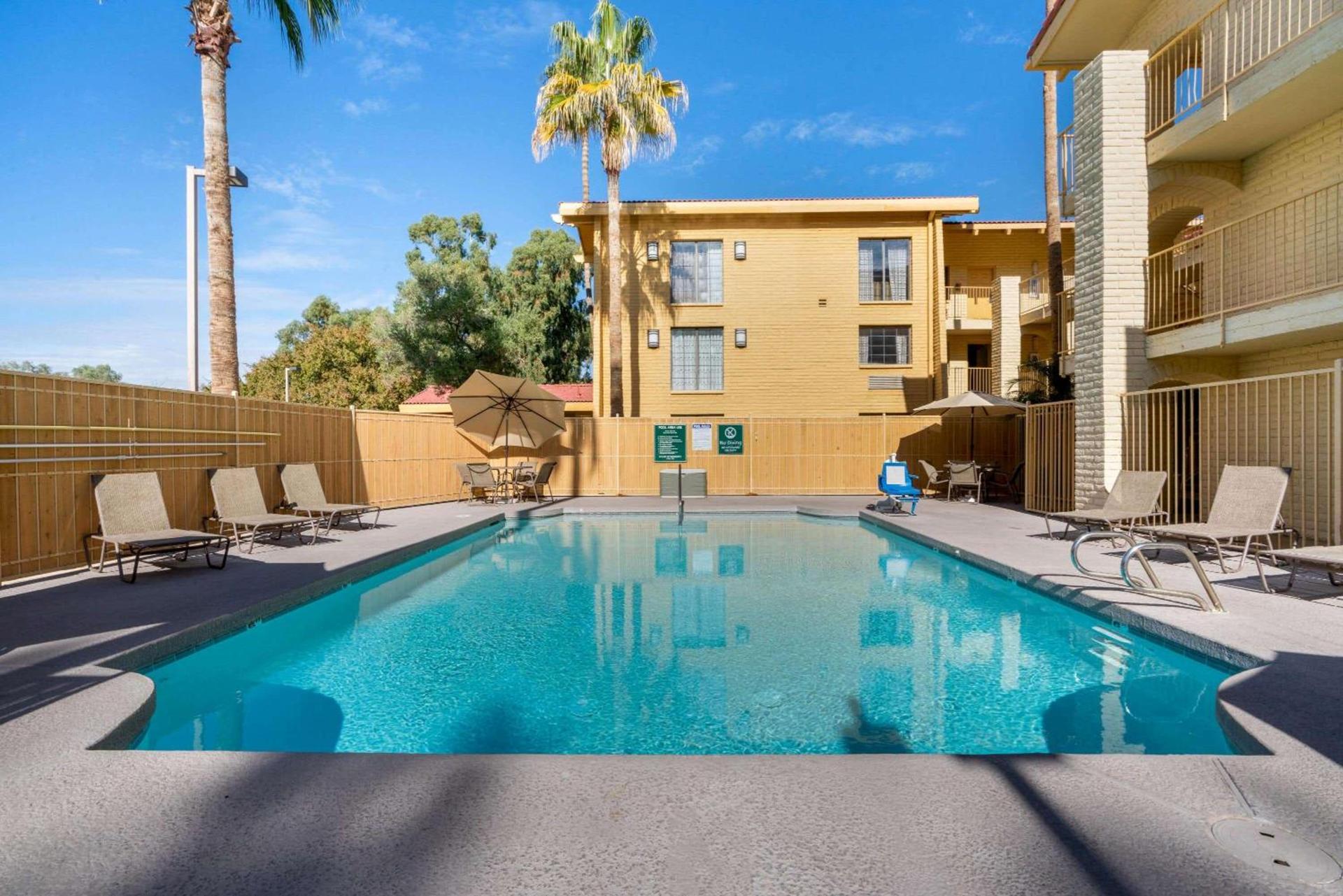 La Quinta Inn by Wyndham Phoenix Sky Harbor Airport photo 28