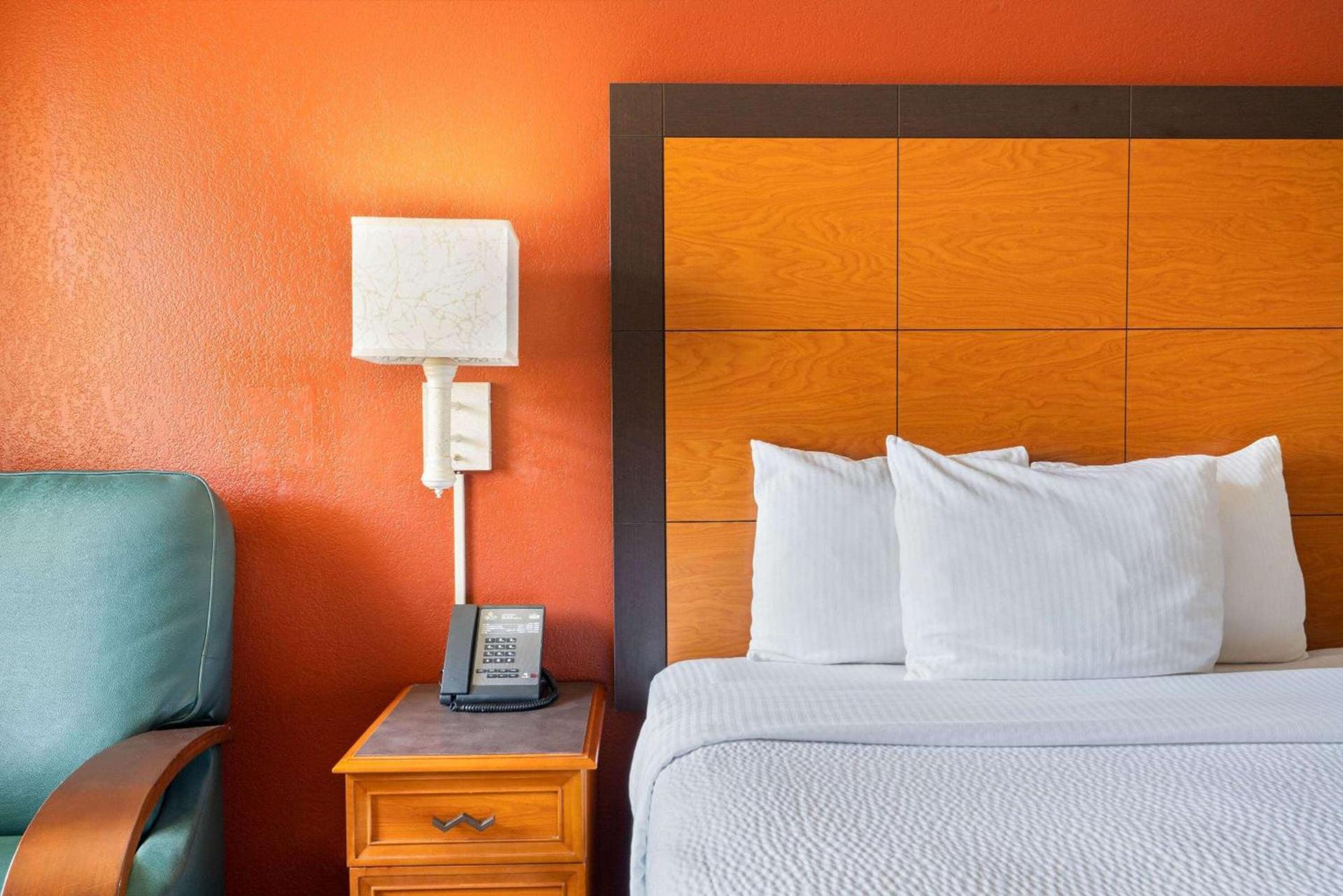 La Quinta Inn by Wyndham Phoenix Sky Harbor Airport photo 25