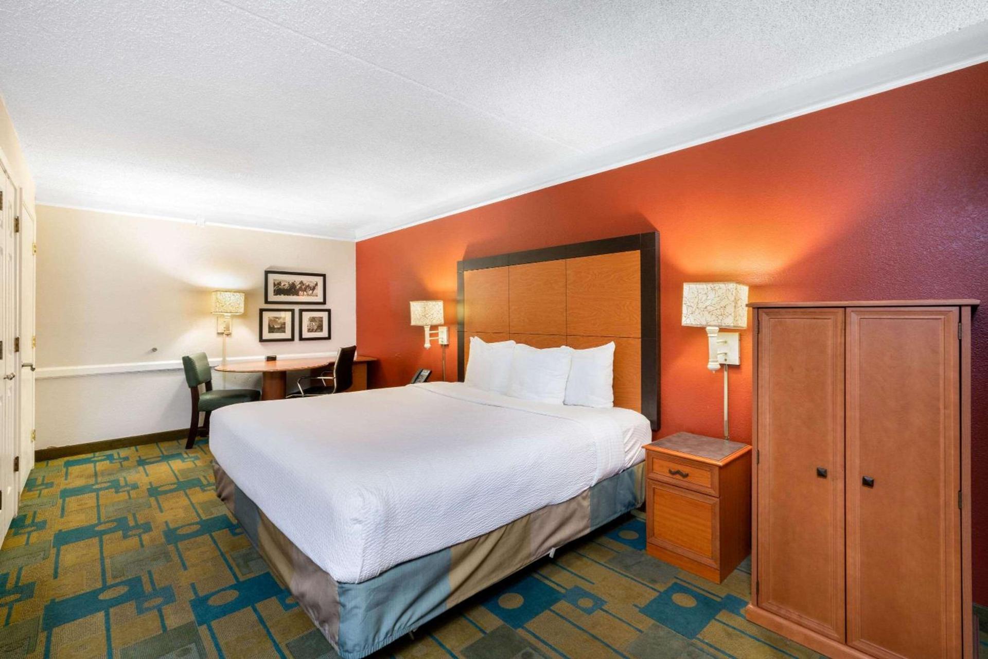 La Quinta Inn by Wyndham Phoenix Sky Harbor Airport photo 23