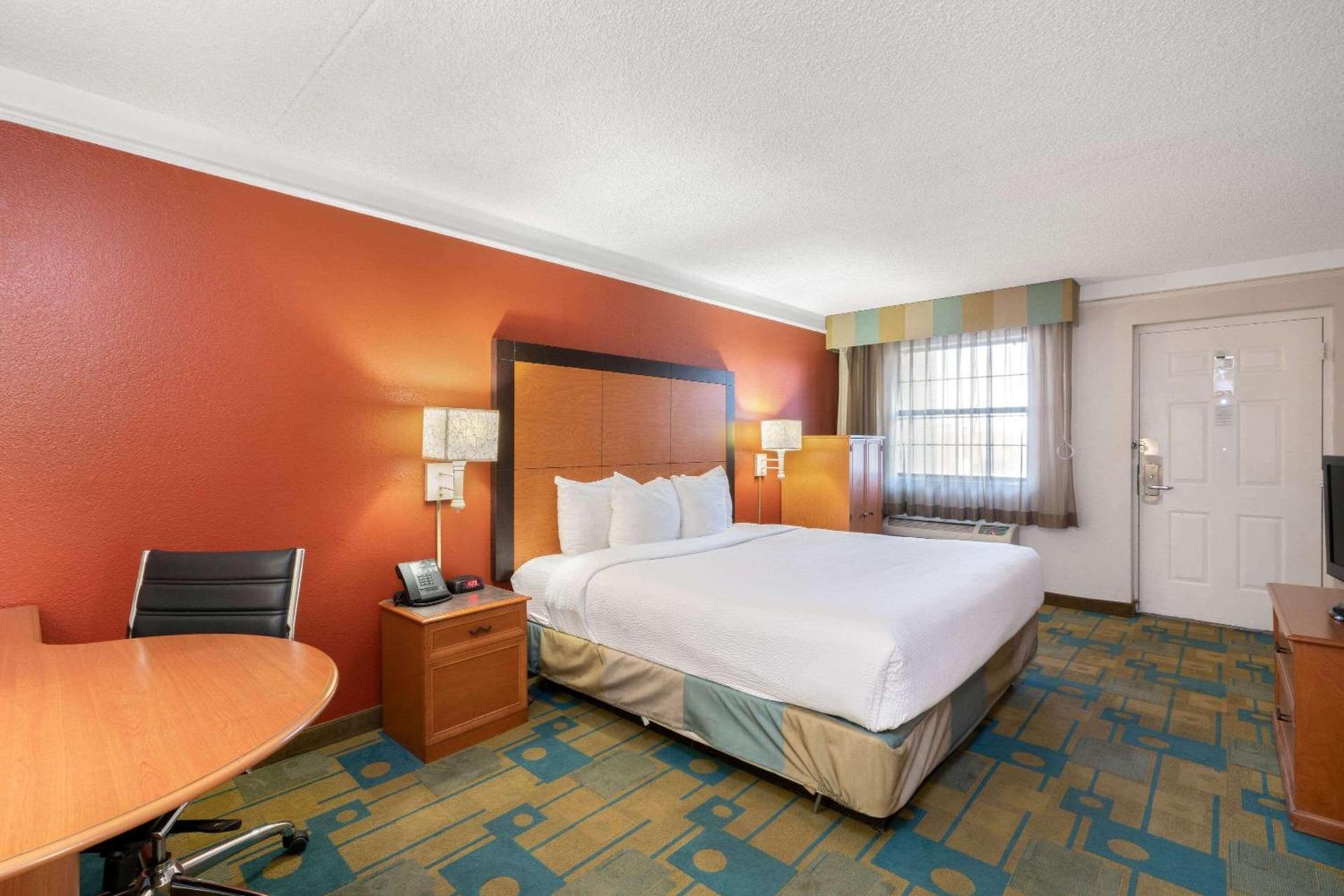 La Quinta Inn by Wyndham Phoenix Sky Harbor Airport photo 21