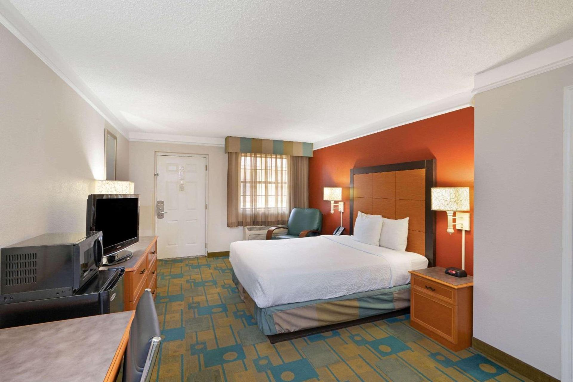 La Quinta Inn by Wyndham Phoenix Sky Harbor Airport photo 18