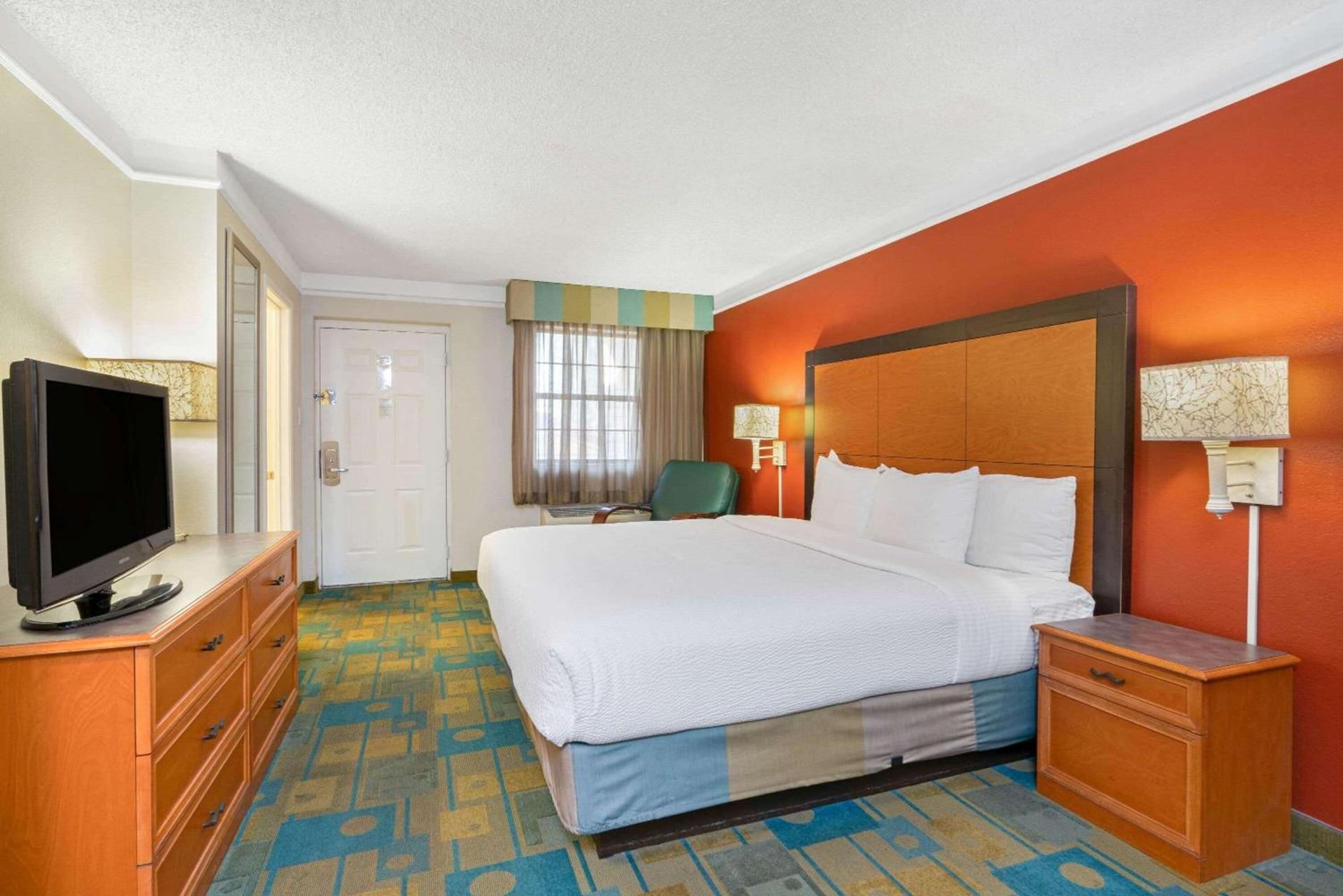 La Quinta Inn by Wyndham Phoenix Sky Harbor Airport photo 14