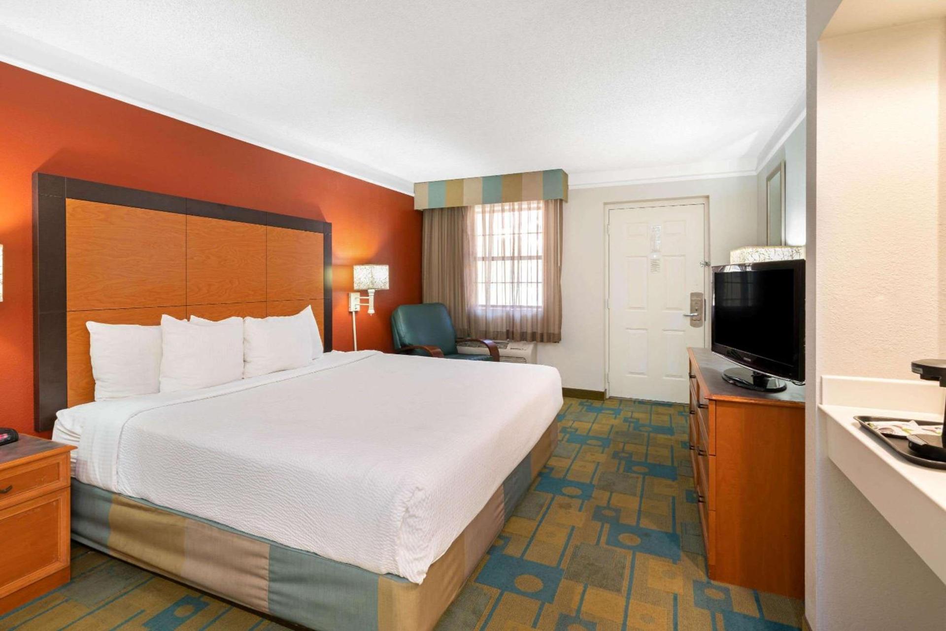 La Quinta Inn by Wyndham Phoenix Sky Harbor Airport photo 12