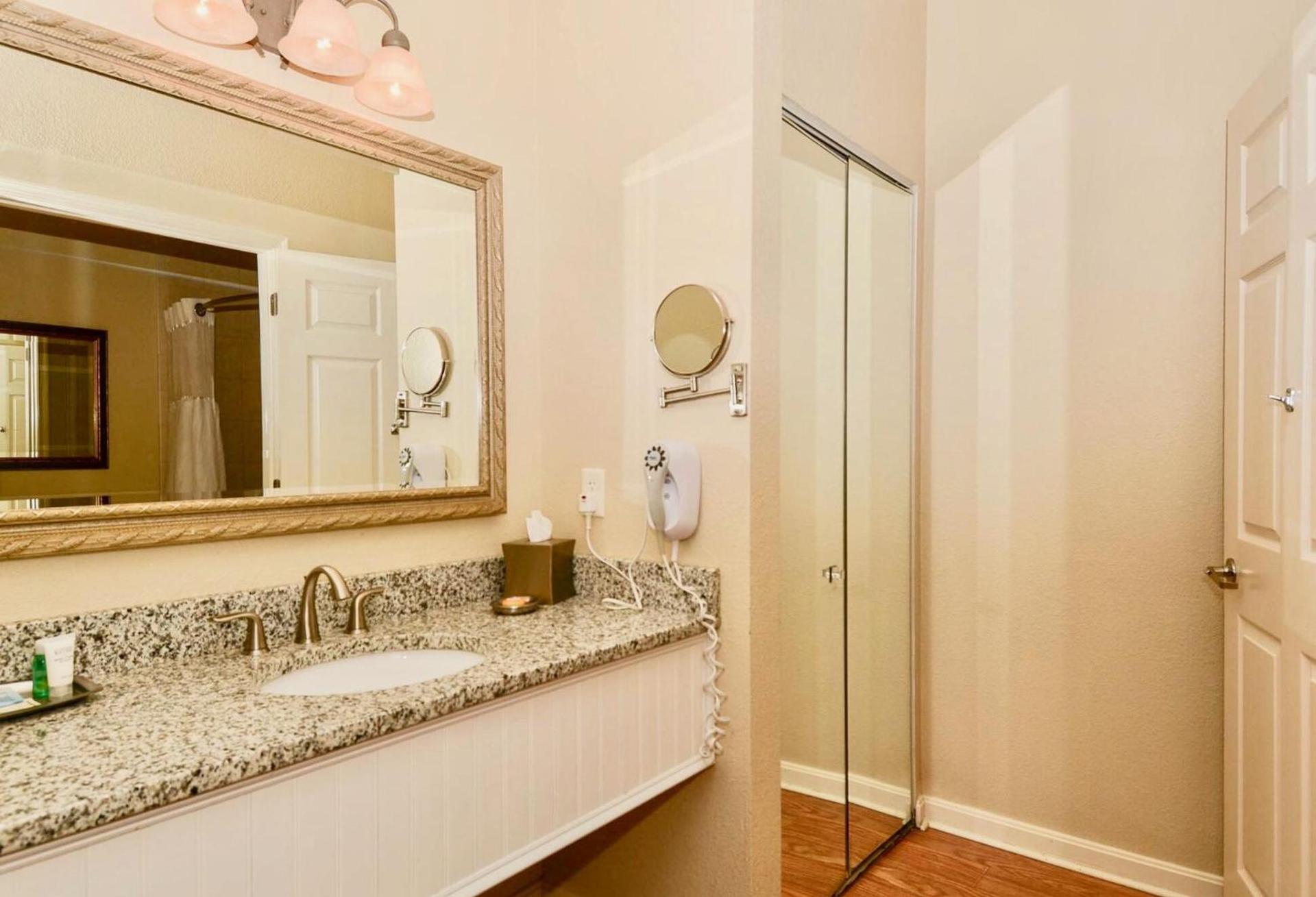 Avenue Inn & Spa photo 86