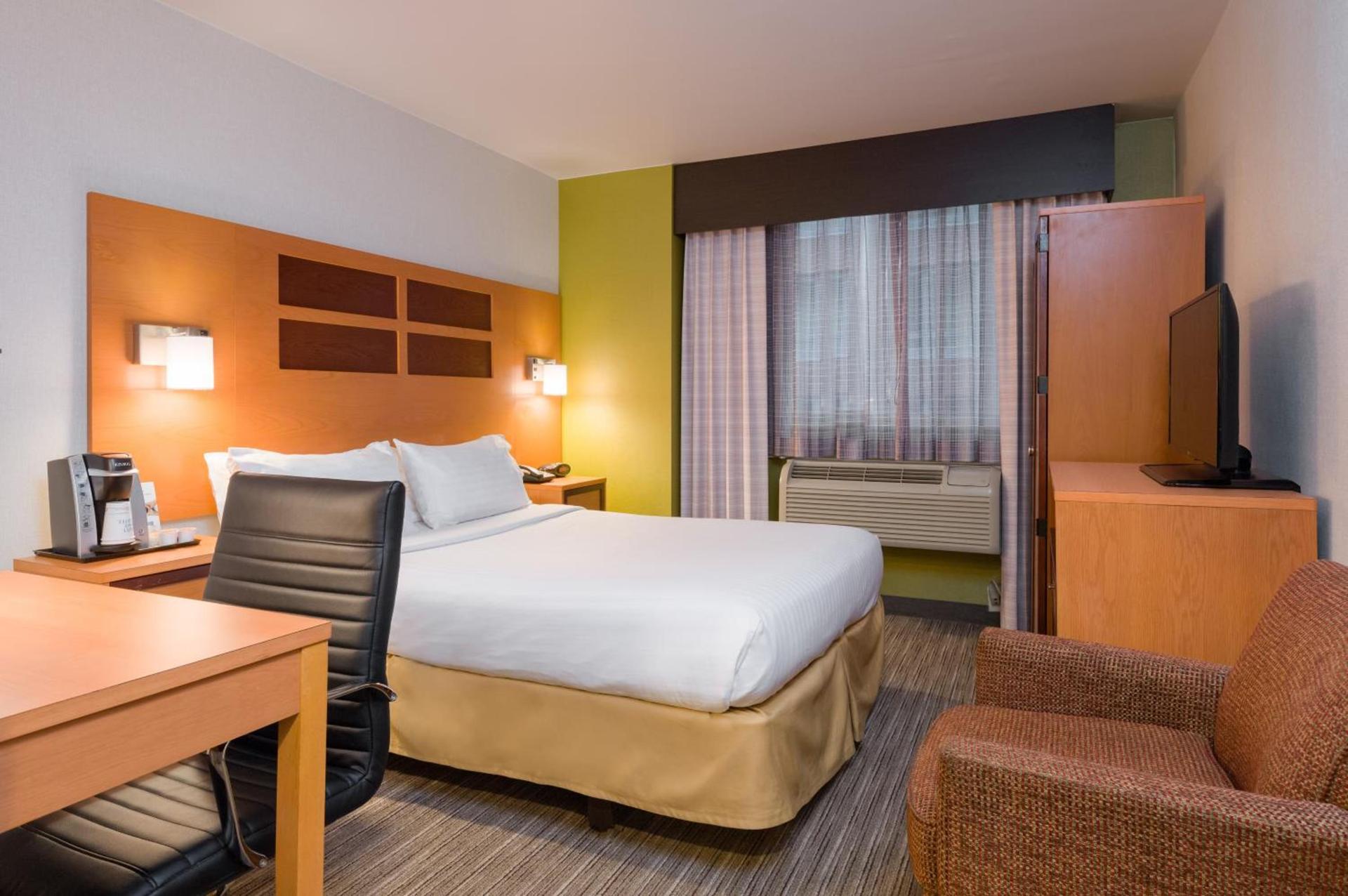 Holiday Inn Express - Times Square by IHG photo 25