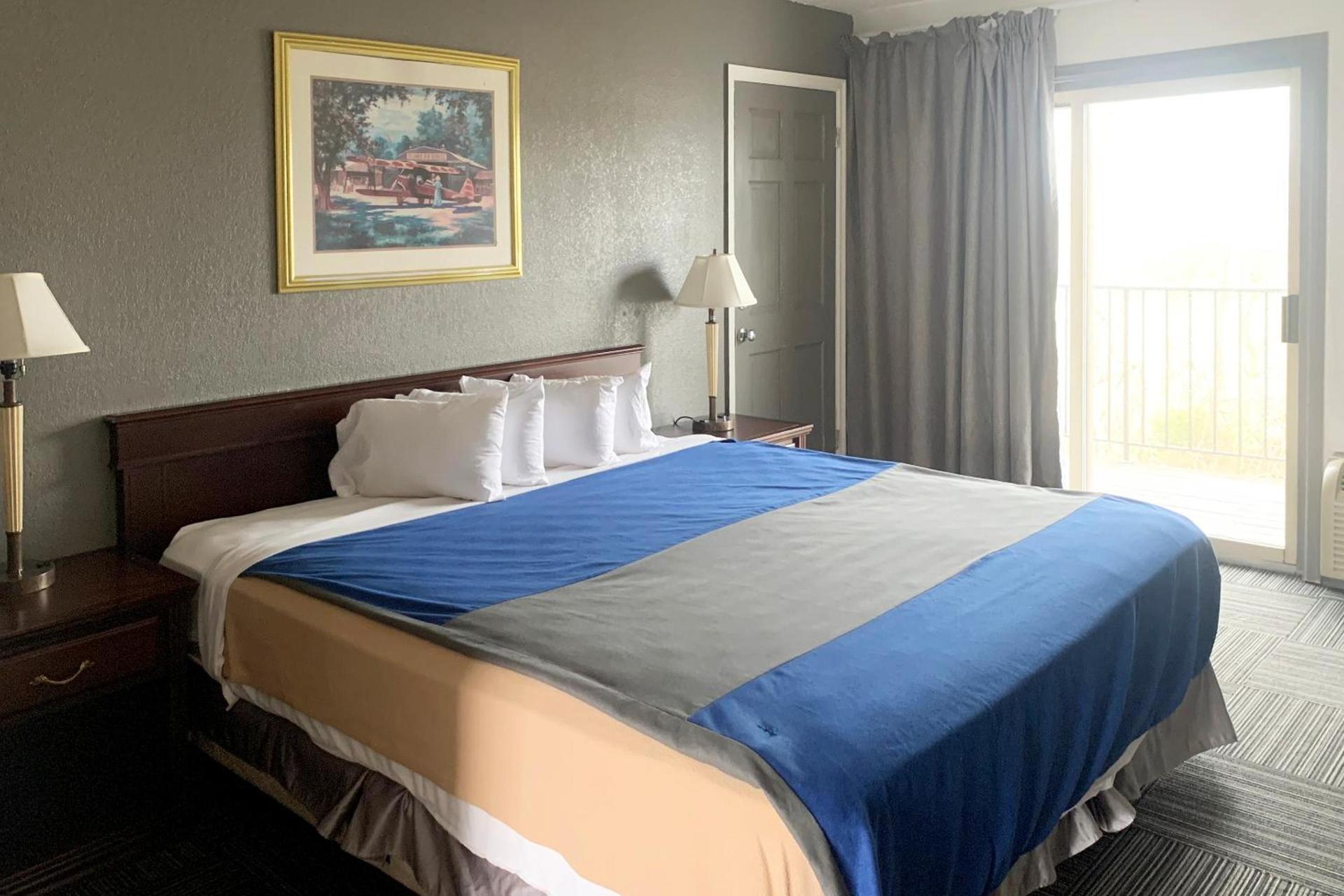 Lakeview Inn photo 29