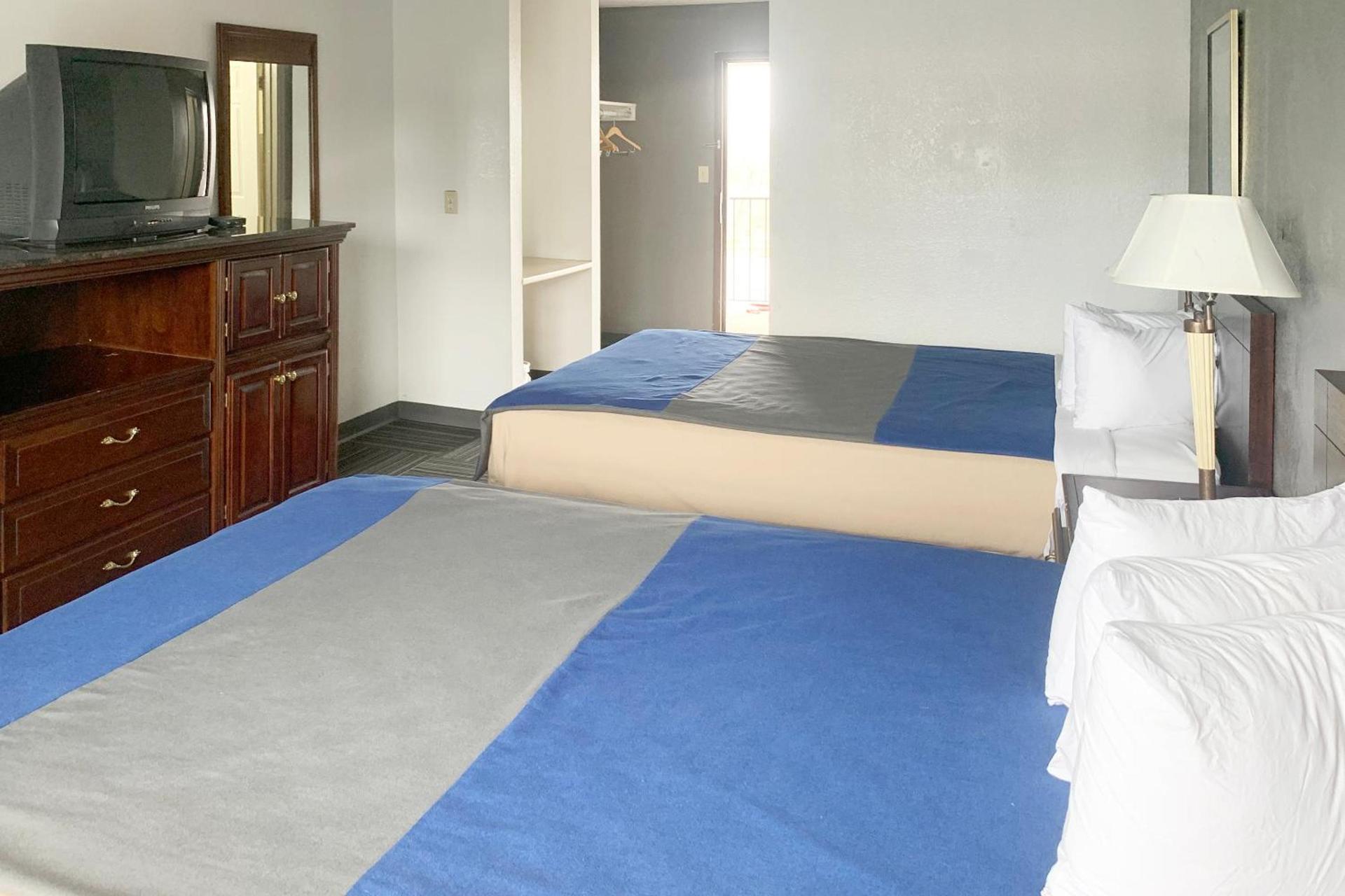 Lakeview Inn photo 9