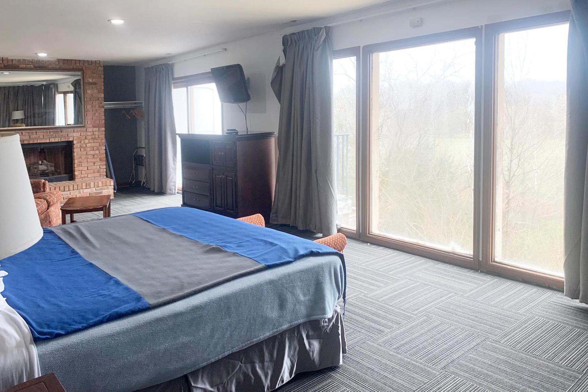 Lakeview Inn photo 12