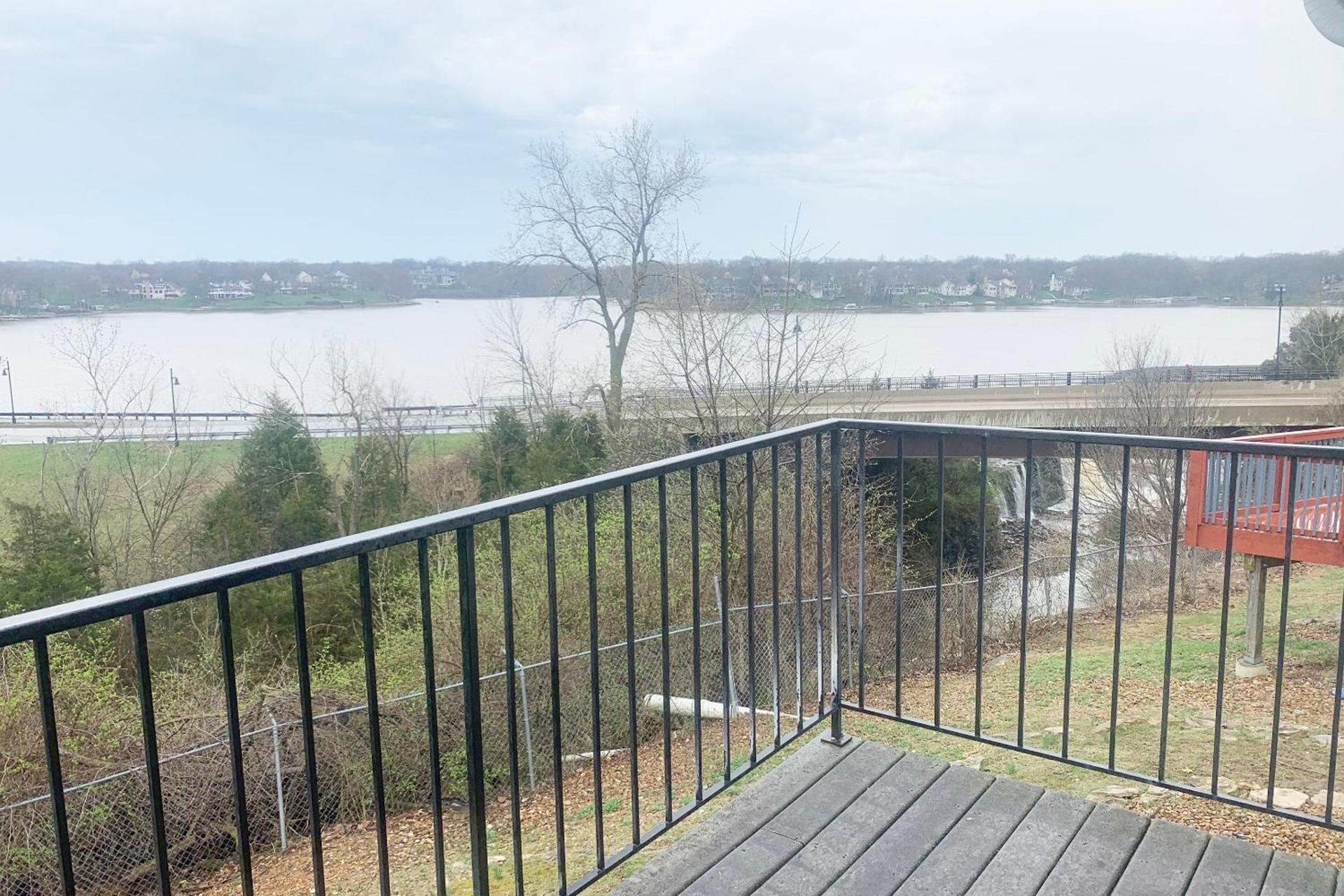 Lakeview Inn photo 1